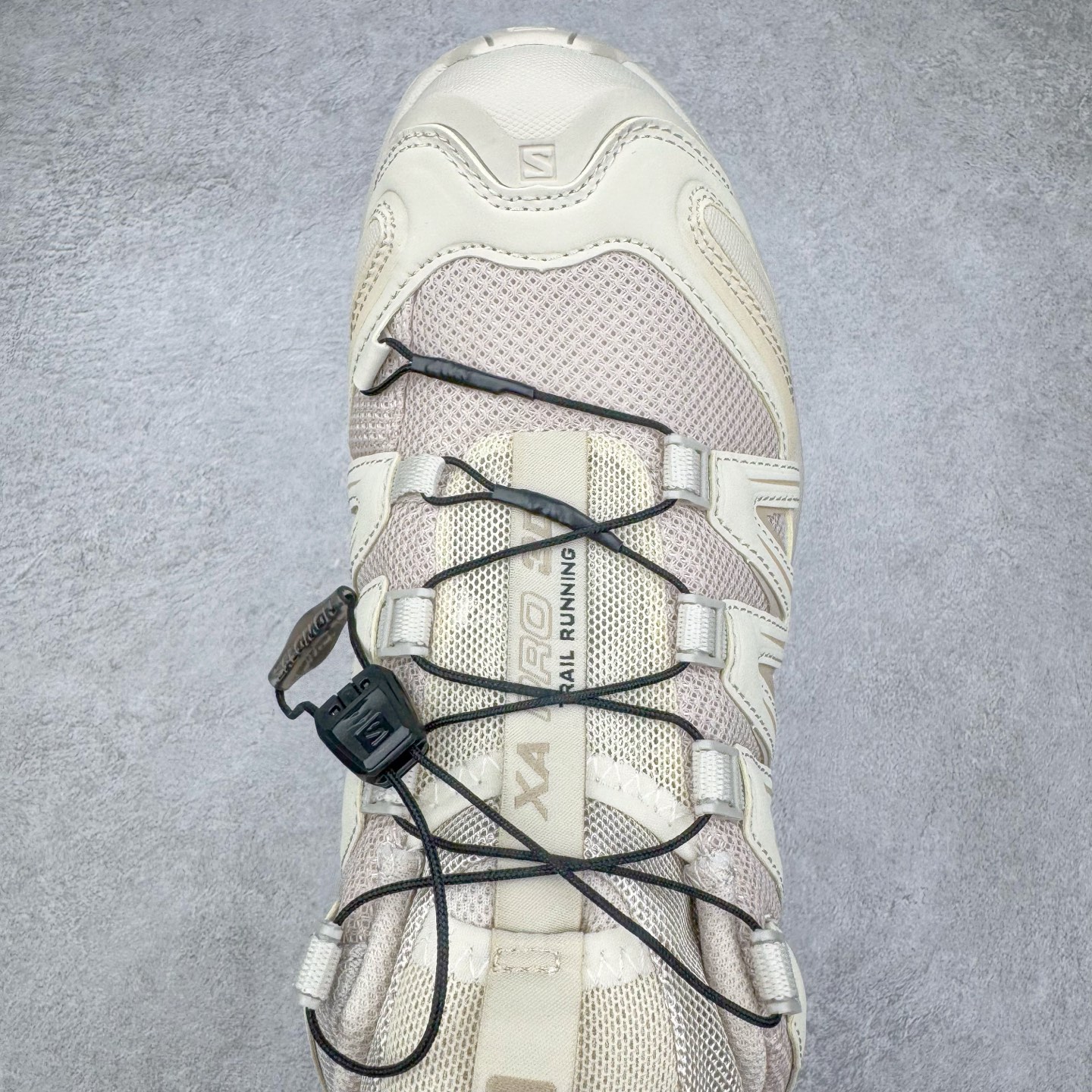 图片[4]-＃HP纯原 SALOMON XA Pro 3D ADV 萨洛蒙潮流越野机能户外功能鞋 虎扑平台特供订单 耗时半年巨作 全套原纸板楦头开发 原厂特供网布配套加持 确保原汁原味 完美呈现版型 原档数据独家私模五层组合大底 男女鞋同步官方开发至46.5 原装Ortholite轻量化鞋垫 中底布带钢印编号 原厂TPU锁扣 进口港宝加持 后跟自然饱满 还原公司包裹性 鞋面采用SENSIFT贴合技术 全方位贴合包裹脚型 鞋跟部鞋底牵引设计 提供强大的抓地性能 更适应野外崎岖不平的道路 其3D ADVANCED CHASSIS底盘 材料轻量大化 钉齿设计更具稳定性 防护性 鞋底易磨损区运用CONTAGRIP高耐磨材料 应对城市硬质路面长距离跑考验 尺码：36 36.5 37.5 38 38.5 39 40 40.5 41 42 42.5 43 44 44.5 45 46 46.5-选品中心