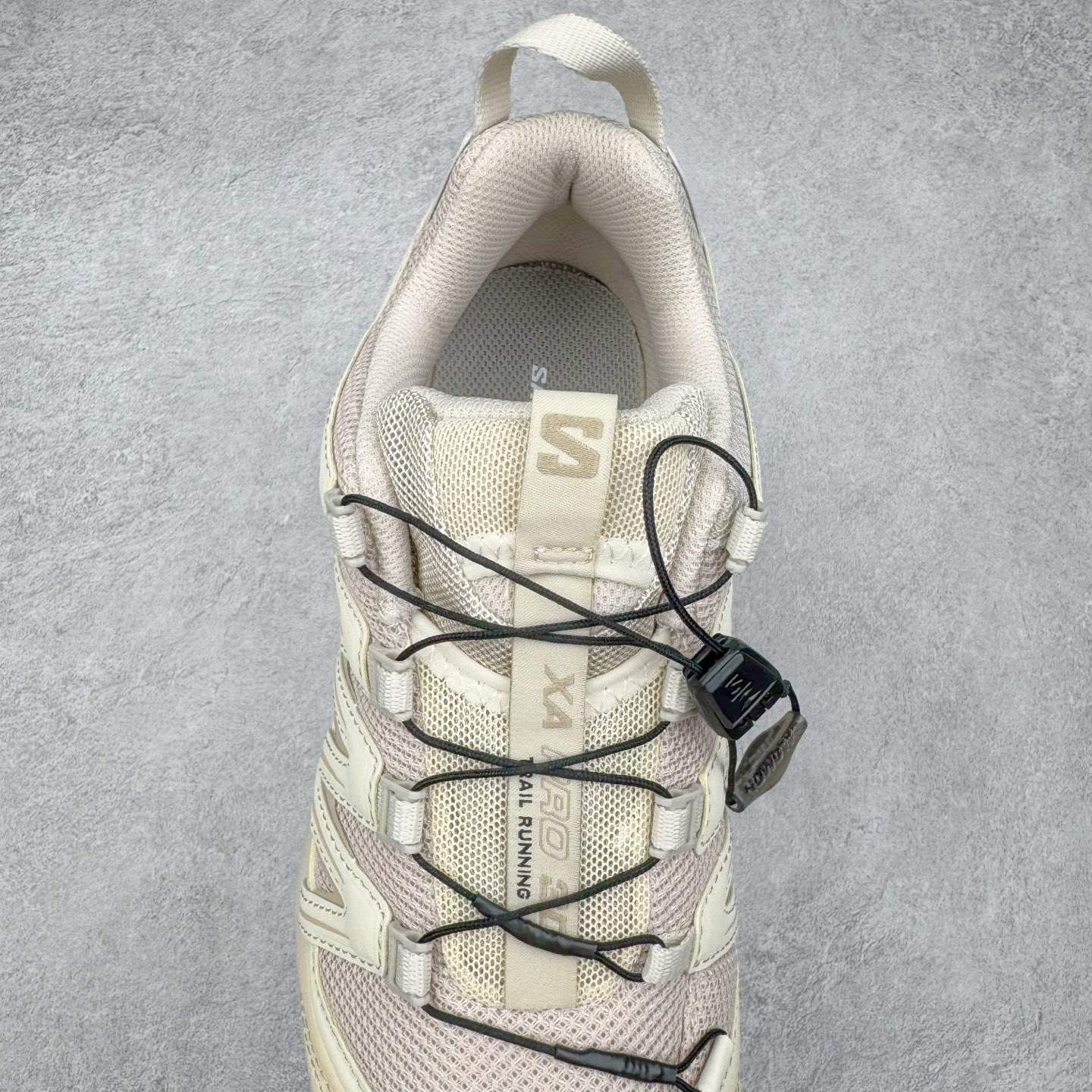 图片[5]-＃HP纯原 SALOMON XA Pro 3D ADV 萨洛蒙潮流越野机能户外功能鞋 虎扑平台特供订单 耗时半年巨作 全套原纸板楦头开发 原厂特供网布配套加持 确保原汁原味 完美呈现版型 原档数据独家私模五层组合大底 男女鞋同步官方开发至46.5 原装Ortholite轻量化鞋垫 中底布带钢印编号 原厂TPU锁扣 进口港宝加持 后跟自然饱满 还原公司包裹性 鞋面采用SENSIFT贴合技术 全方位贴合包裹脚型 鞋跟部鞋底牵引设计 提供强大的抓地性能 更适应野外崎岖不平的道路 其3D ADVANCED CHASSIS底盘 材料轻量大化 钉齿设计更具稳定性 防护性 鞋底易磨损区运用CONTAGRIP高耐磨材料 应对城市硬质路面长距离跑考验 尺码：36 36.5 37.5 38 38.5 39 40 40.5 41 42 42.5 43 44 44.5 45 46 46.5-选品中心