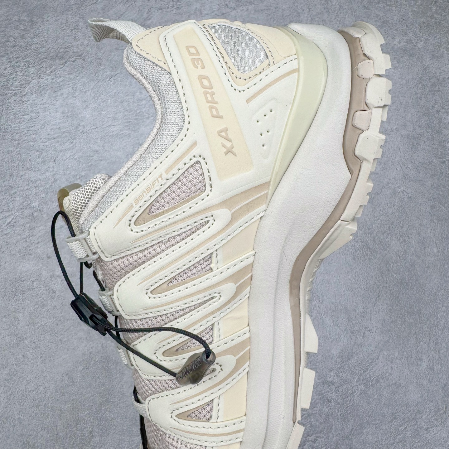 图片[7]-＃HP纯原 SALOMON XA Pro 3D ADV 萨洛蒙潮流越野机能户外功能鞋 虎扑平台特供订单 耗时半年巨作 全套原纸板楦头开发 原厂特供网布配套加持 确保原汁原味 完美呈现版型 原档数据独家私模五层组合大底 男女鞋同步官方开发至46.5 原装Ortholite轻量化鞋垫 中底布带钢印编号 原厂TPU锁扣 进口港宝加持 后跟自然饱满 还原公司包裹性 鞋面采用SENSIFT贴合技术 全方位贴合包裹脚型 鞋跟部鞋底牵引设计 提供强大的抓地性能 更适应野外崎岖不平的道路 其3D ADVANCED CHASSIS底盘 材料轻量大化 钉齿设计更具稳定性 防护性 鞋底易磨损区运用CONTAGRIP高耐磨材料 应对城市硬质路面长距离跑考验 尺码：36 36.5 37.5 38 38.5 39 40 40.5 41 42 42.5 43 44 44.5 45 46 46.5-选品中心