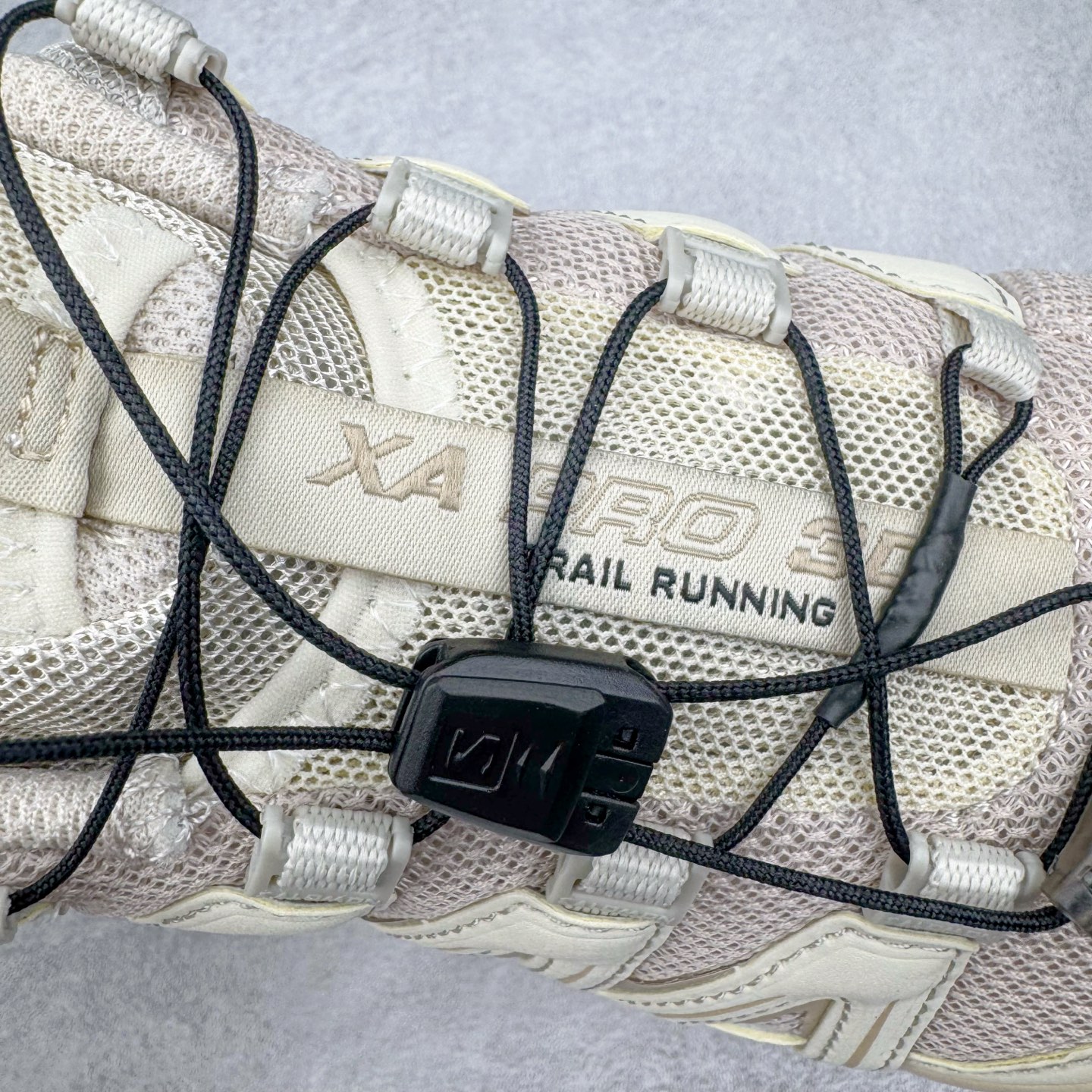 图片[14]-＃HP纯原 SALOMON XA Pro 3D ADV 萨洛蒙潮流越野机能户外功能鞋 虎扑平台特供订单 耗时半年巨作 全套原纸板楦头开发 原厂特供网布配套加持 确保原汁原味 完美呈现版型 原档数据独家私模五层组合大底 男女鞋同步官方开发至46.5 原装Ortholite轻量化鞋垫 中底布带钢印编号 原厂TPU锁扣 进口港宝加持 后跟自然饱满 还原公司包裹性 鞋面采用SENSIFT贴合技术 全方位贴合包裹脚型 鞋跟部鞋底牵引设计 提供强大的抓地性能 更适应野外崎岖不平的道路 其3D ADVANCED CHASSIS底盘 材料轻量大化 钉齿设计更具稳定性 防护性 鞋底易磨损区运用CONTAGRIP高耐磨材料 应对城市硬质路面长距离跑考验 尺码：36 36.5 37.5 38 38.5 39 40 40.5 41 42 42.5 43 44 44.5 45 46 46.5-选品中心