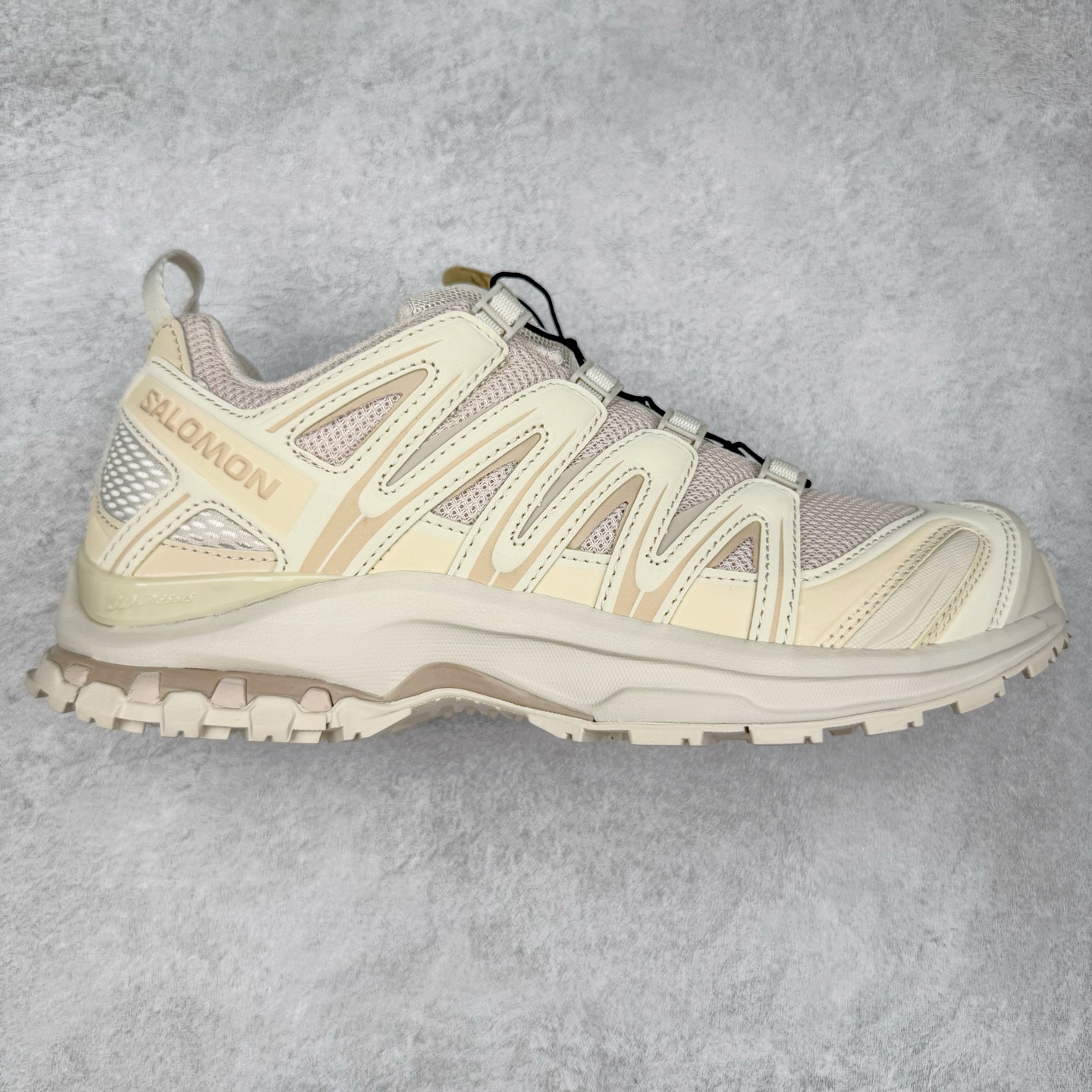 ＃HP纯原 SALOMON XA Pro 3D ADV 萨洛蒙潮流越野机能户外功能鞋 虎扑平台特供订单 耗时半年巨作 全套原纸板楦头开发 原厂特供网布配套加持 确保原汁原味 完美呈现版型 原档数据独家私模五层组合大底 男女鞋同步官方开发至46.5 原装Ortholite轻量化鞋垫 中底布带钢印编号 原厂TPU锁扣 进口港宝加持 后跟自然饱满 还原公司包裹性 鞋面采用SENSIFT贴合技术 全方位贴合包裹脚型 鞋跟部鞋底牵引设计 提供强大的抓地性能 更适应野外崎岖不平的道路 其3D ADVANCED CHASSIS底盘 材料轻量大化 钉齿设计更具稳定性 防护性 鞋底易磨损区运用CONTAGRIP高耐磨材料 应对城市硬质路面长距离跑考验 尺码：36 36.5 37.5 38 38.5 39 40 40.5 41 42 42.5 43 44 44.5 45 46 46.5-选品中心