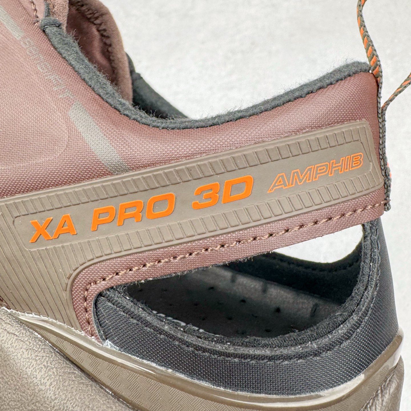 图片[17]-＃HP纯原 SALOMON XA Pro 3D AMPHIB 萨洛蒙潮流越野机能户外功能鞋 虎扑平台特供订单 耗时半年巨作 全套原纸板楦头开发 原厂特供网布配套加持 确保原汁原味 完美呈现版型 原档数据独家私模五层组合大底 男女鞋同步官方开发至46.5 原装Ortholite轻量化鞋垫 中底布带钢印编号 原厂TPU锁扣 进口港宝加持 后跟自然饱满 还原公司包裹性 鞋面采用SENSIFT贴合技术 全方位贴合包裹脚型 鞋跟部鞋底牵引设计 提供强大的抓地性能 更适应野外崎岖不平的道路 其3D ADVANCED CHASSIS底盘 材料轻量大化 钉齿设计更具稳定性 防护性 鞋底易磨损区运用CONTAGRIP高耐磨材料 应对城市硬质路面长距离跑考验 尺码：36 36.5 37.5 38 38.5 39 40 40.5 41 42 42.5 43 44 44.5 45 46 46.5-选品中心