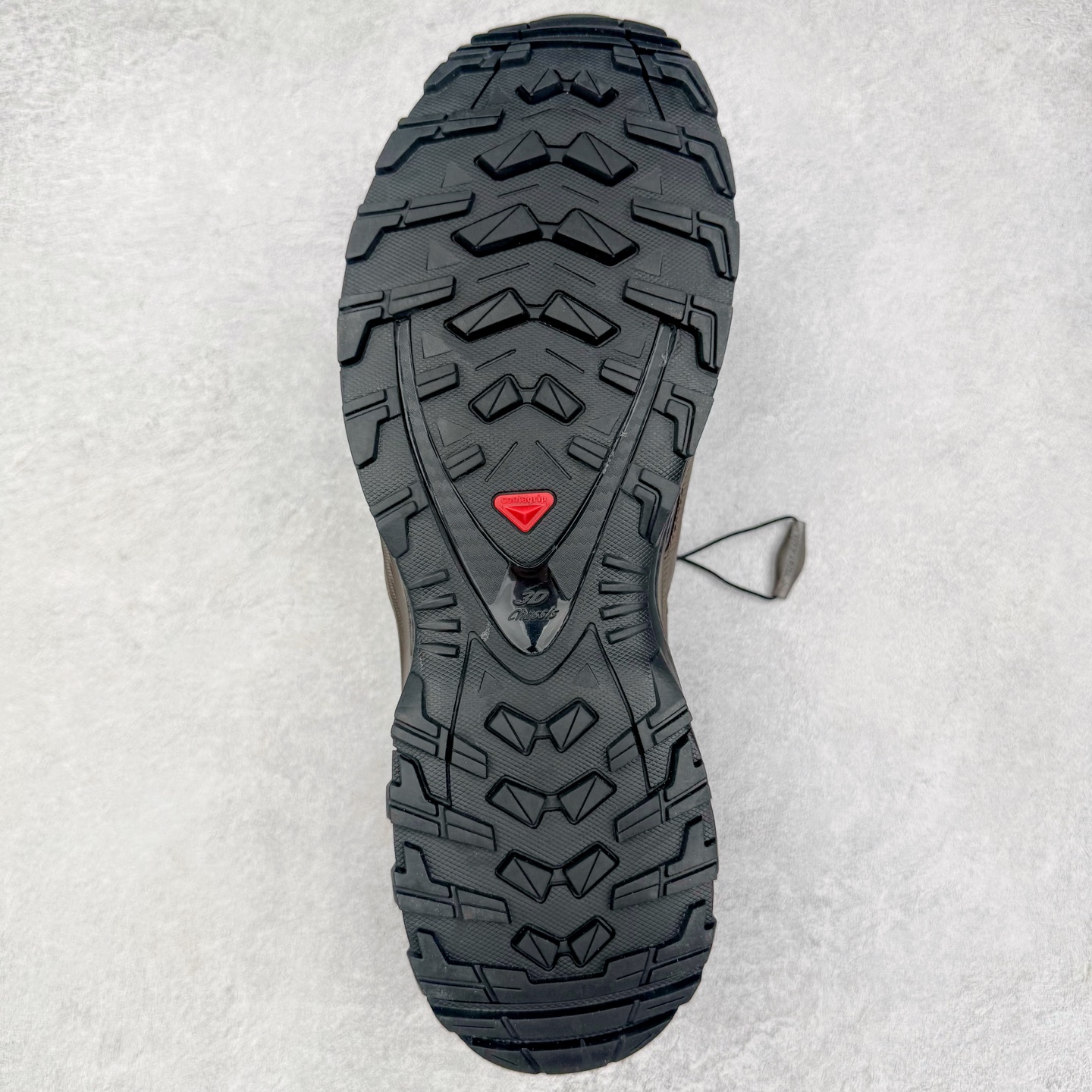 图片[9]-＃HP纯原 SALOMON XA Pro 3D AMPHIB 萨洛蒙潮流越野机能户外功能鞋 虎扑平台特供订单 耗时半年巨作 全套原纸板楦头开发 原厂特供网布配套加持 确保原汁原味 完美呈现版型 原档数据独家私模五层组合大底 男女鞋同步官方开发至46.5 原装Ortholite轻量化鞋垫 中底布带钢印编号 原厂TPU锁扣 进口港宝加持 后跟自然饱满 还原公司包裹性 鞋面采用SENSIFT贴合技术 全方位贴合包裹脚型 鞋跟部鞋底牵引设计 提供强大的抓地性能 更适应野外崎岖不平的道路 其3D ADVANCED CHASSIS底盘 材料轻量大化 钉齿设计更具稳定性 防护性 鞋底易磨损区运用CONTAGRIP高耐磨材料 应对城市硬质路面长距离跑考验 尺码：36 36.5 37.5 38 38.5 39 40 40.5 41 42 42.5 43 44 44.5 45 46 46.5-选品中心