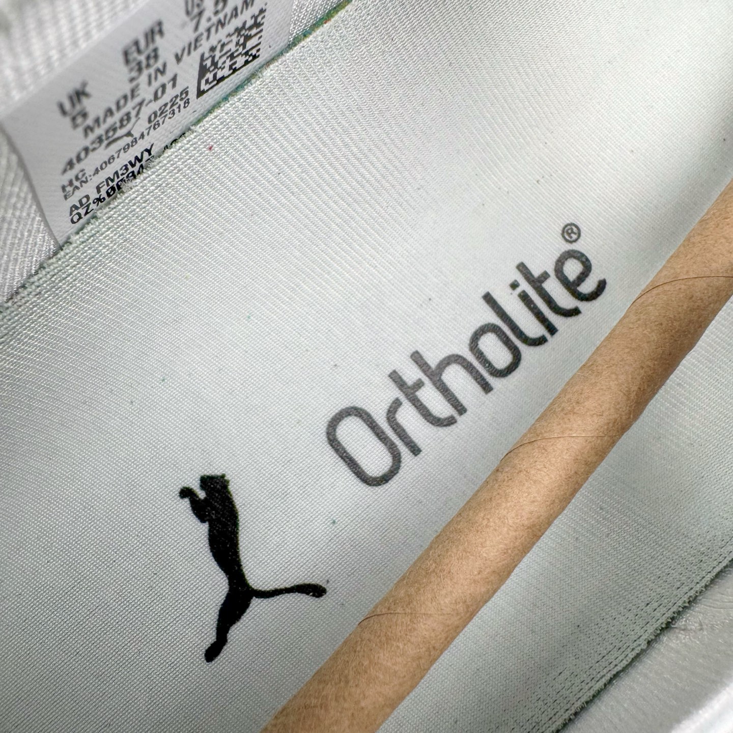 图片[11]-＃DT PUMA Speedcat Ballerina 彪马柔软舒适防滑耐磨低帮生活休闲鞋芭蕾舞鞋单鞋玛丽珍鞋 这次，PUMA决定再对Speedcat来一次创新，以芭蕾舞鞋为灵感，将芭蕾舞鞋的灵动与轻盈感与赛车鞋融为一体，带来极具个性的全新鞋款Speedcat Ballerina。Speedcat Ballerina由Speedcat去除鞋舌、鞋带以及部分鞋侧位打造而成，鞋带部分被改为如同芭蕾鞋般的交叉弹性带，PUMA的标志依旧设计于鞋侧旁，整个鞋款外观变得更加优雅。Speedcat Ballerina 还汲取了赛车鞋的抓地设计，配备经典橡胶大底。尺码：36 37 37.5 38 38.5 39 40 40.5 41-选品中心