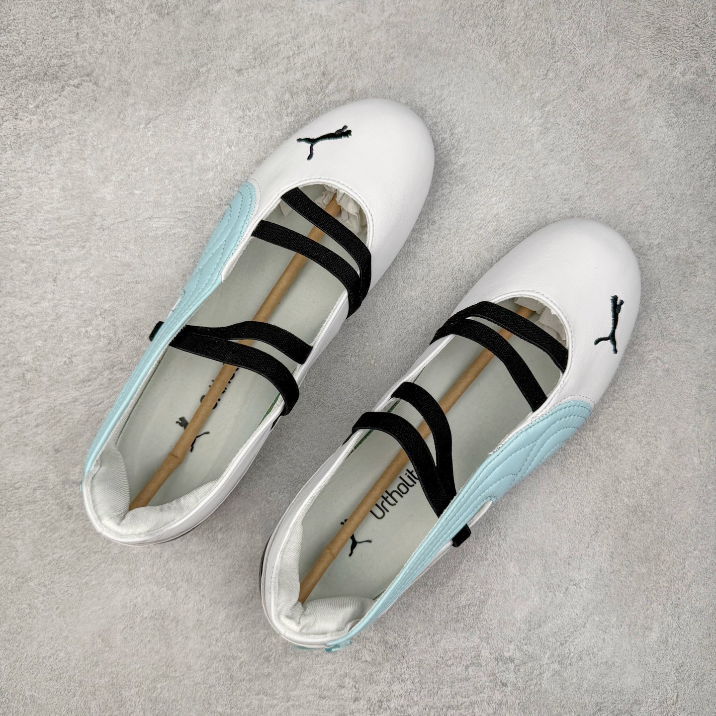 图片[3]-＃DT PUMA Speedcat Ballerina 彪马柔软舒适防滑耐磨低帮生活休闲鞋芭蕾舞鞋单鞋玛丽珍鞋 这次，PUMA决定再对Speedcat来一次创新，以芭蕾舞鞋为灵感，将芭蕾舞鞋的灵动与轻盈感与赛车鞋融为一体，带来极具个性的全新鞋款Speedcat Ballerina。Speedcat Ballerina由Speedcat去除鞋舌、鞋带以及部分鞋侧位打造而成，鞋带部分被改为如同芭蕾鞋般的交叉弹性带，PUMA的标志依旧设计于鞋侧旁，整个鞋款外观变得更加优雅。Speedcat Ballerina 还汲取了赛车鞋的抓地设计，配备经典橡胶大底。尺码：36 37 37.5 38 38.5 39 40 40.5 41-选品中心