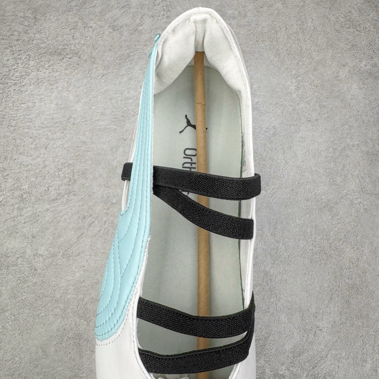 图片[5]-＃DT PUMA Speedcat Ballerina 彪马柔软舒适防滑耐磨低帮生活休闲鞋芭蕾舞鞋单鞋玛丽珍鞋 这次，PUMA决定再对Speedcat来一次创新，以芭蕾舞鞋为灵感，将芭蕾舞鞋的灵动与轻盈感与赛车鞋融为一体，带来极具个性的全新鞋款Speedcat Ballerina。Speedcat Ballerina由Speedcat去除鞋舌、鞋带以及部分鞋侧位打造而成，鞋带部分被改为如同芭蕾鞋般的交叉弹性带，PUMA的标志依旧设计于鞋侧旁，整个鞋款外观变得更加优雅。Speedcat Ballerina 还汲取了赛车鞋的抓地设计，配备经典橡胶大底。尺码：36 37 37.5 38 38.5 39 40 40.5 41-选品中心