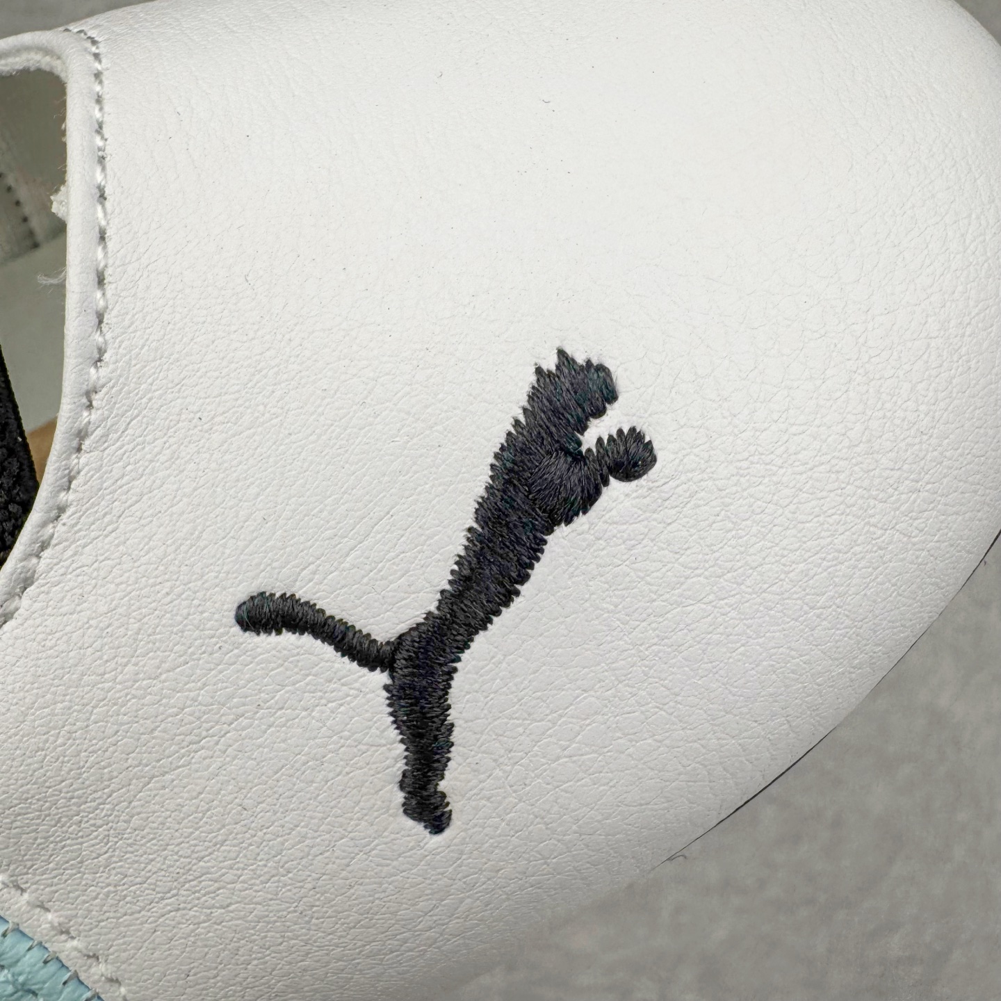 图片[12]-＃DT PUMA Speedcat Ballerina 彪马柔软舒适防滑耐磨低帮生活休闲鞋芭蕾舞鞋单鞋玛丽珍鞋 这次，PUMA决定再对Speedcat来一次创新，以芭蕾舞鞋为灵感，将芭蕾舞鞋的灵动与轻盈感与赛车鞋融为一体，带来极具个性的全新鞋款Speedcat Ballerina。Speedcat Ballerina由Speedcat去除鞋舌、鞋带以及部分鞋侧位打造而成，鞋带部分被改为如同芭蕾鞋般的交叉弹性带，PUMA的标志依旧设计于鞋侧旁，整个鞋款外观变得更加优雅。Speedcat Ballerina 还汲取了赛车鞋的抓地设计，配备经典橡胶大底。尺码：36 37 37.5 38 38.5 39 40 40.5 41-选品中心