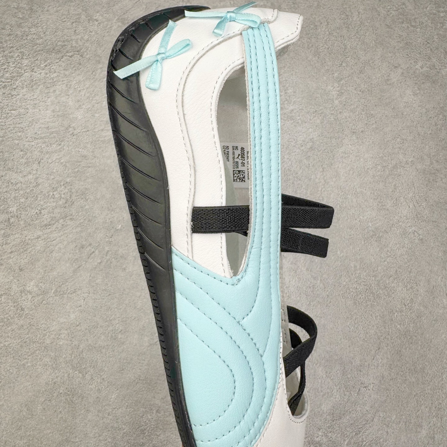 图片[7]-＃DT PUMA Speedcat Ballerina 彪马柔软舒适防滑耐磨低帮生活休闲鞋芭蕾舞鞋单鞋玛丽珍鞋 这次，PUMA决定再对Speedcat来一次创新，以芭蕾舞鞋为灵感，将芭蕾舞鞋的灵动与轻盈感与赛车鞋融为一体，带来极具个性的全新鞋款Speedcat Ballerina。Speedcat Ballerina由Speedcat去除鞋舌、鞋带以及部分鞋侧位打造而成，鞋带部分被改为如同芭蕾鞋般的交叉弹性带，PUMA的标志依旧设计于鞋侧旁，整个鞋款外观变得更加优雅。Speedcat Ballerina 还汲取了赛车鞋的抓地设计，配备经典橡胶大底。尺码：36 37 37.5 38 38.5 39 40 40.5 41-选品中心