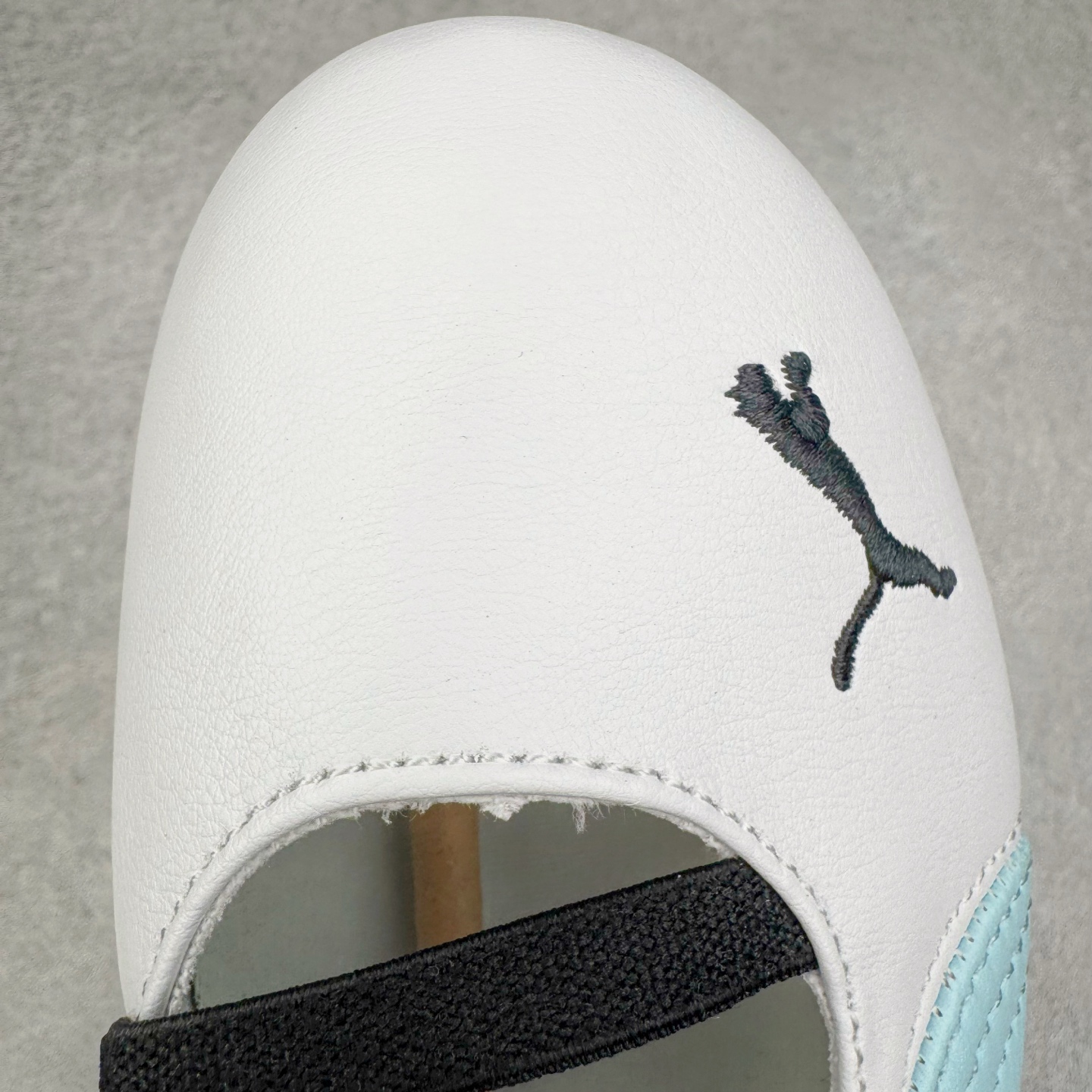 图片[13]-＃DT PUMA Speedcat Ballerina 彪马柔软舒适防滑耐磨低帮生活休闲鞋芭蕾舞鞋单鞋玛丽珍鞋 这次，PUMA决定再对Speedcat来一次创新，以芭蕾舞鞋为灵感，将芭蕾舞鞋的灵动与轻盈感与赛车鞋融为一体，带来极具个性的全新鞋款Speedcat Ballerina。Speedcat Ballerina由Speedcat去除鞋舌、鞋带以及部分鞋侧位打造而成，鞋带部分被改为如同芭蕾鞋般的交叉弹性带，PUMA的标志依旧设计于鞋侧旁，整个鞋款外观变得更加优雅。Speedcat Ballerina 还汲取了赛车鞋的抓地设计，配备经典橡胶大底。尺码：36 37 37.5 38 38.5 39 40 40.5 41-选品中心