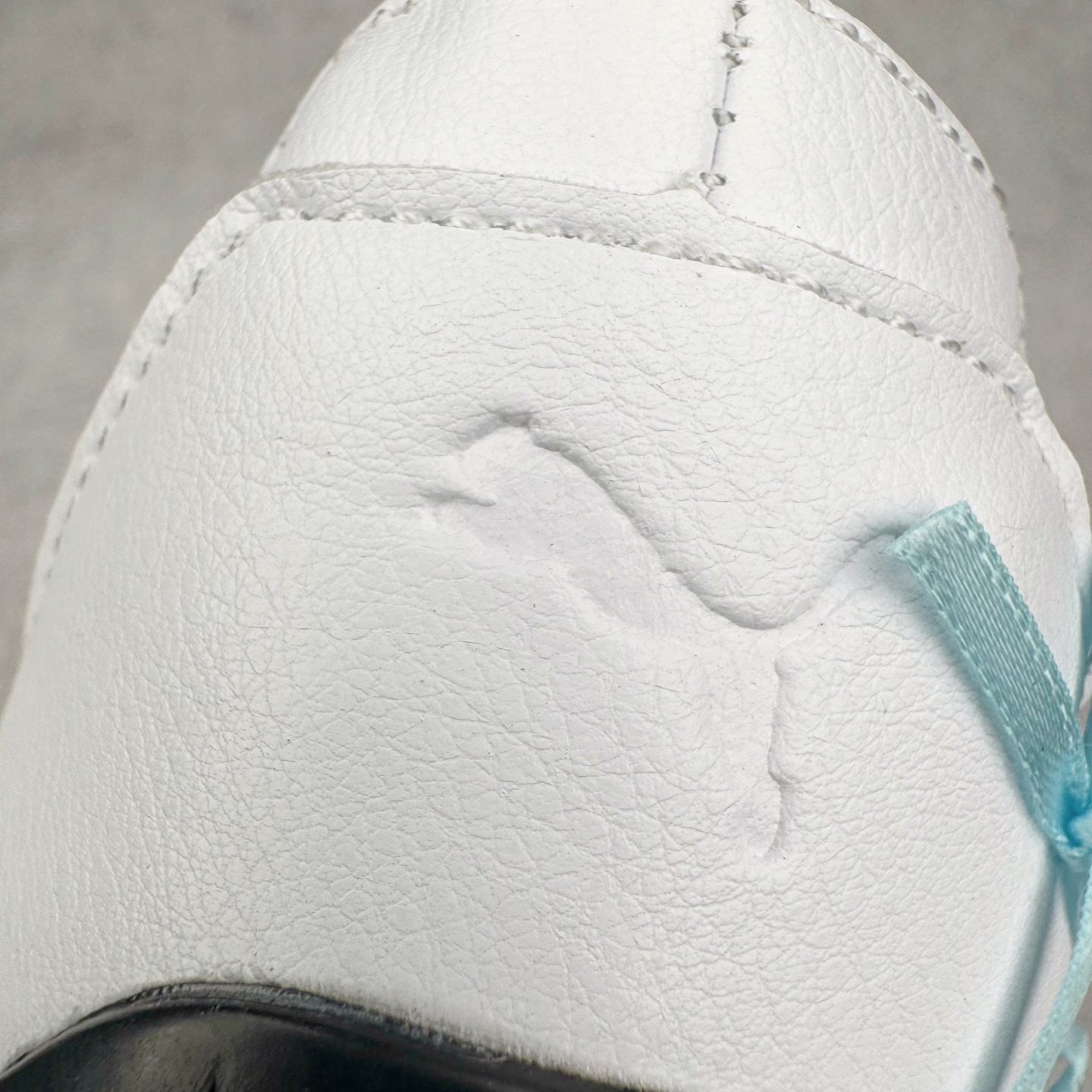 图片[14]-＃DT PUMA Speedcat Ballerina 彪马柔软舒适防滑耐磨低帮生活休闲鞋芭蕾舞鞋单鞋玛丽珍鞋 这次，PUMA决定再对Speedcat来一次创新，以芭蕾舞鞋为灵感，将芭蕾舞鞋的灵动与轻盈感与赛车鞋融为一体，带来极具个性的全新鞋款Speedcat Ballerina。Speedcat Ballerina由Speedcat去除鞋舌、鞋带以及部分鞋侧位打造而成，鞋带部分被改为如同芭蕾鞋般的交叉弹性带，PUMA的标志依旧设计于鞋侧旁，整个鞋款外观变得更加优雅。Speedcat Ballerina 还汲取了赛车鞋的抓地设计，配备经典橡胶大底。尺码：36 37 37.5 38 38.5 39 40 40.5 41-选品中心