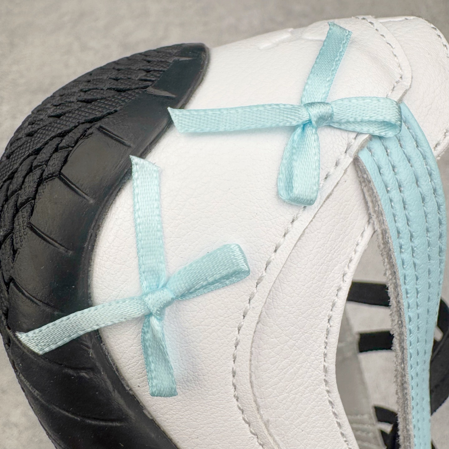 图片[15]-＃DT PUMA Speedcat Ballerina 彪马柔软舒适防滑耐磨低帮生活休闲鞋芭蕾舞鞋单鞋玛丽珍鞋 这次，PUMA决定再对Speedcat来一次创新，以芭蕾舞鞋为灵感，将芭蕾舞鞋的灵动与轻盈感与赛车鞋融为一体，带来极具个性的全新鞋款Speedcat Ballerina。Speedcat Ballerina由Speedcat去除鞋舌、鞋带以及部分鞋侧位打造而成，鞋带部分被改为如同芭蕾鞋般的交叉弹性带，PUMA的标志依旧设计于鞋侧旁，整个鞋款外观变得更加优雅。Speedcat Ballerina 还汲取了赛车鞋的抓地设计，配备经典橡胶大底。尺码：36 37 37.5 38 38.5 39 40 40.5 41-选品中心