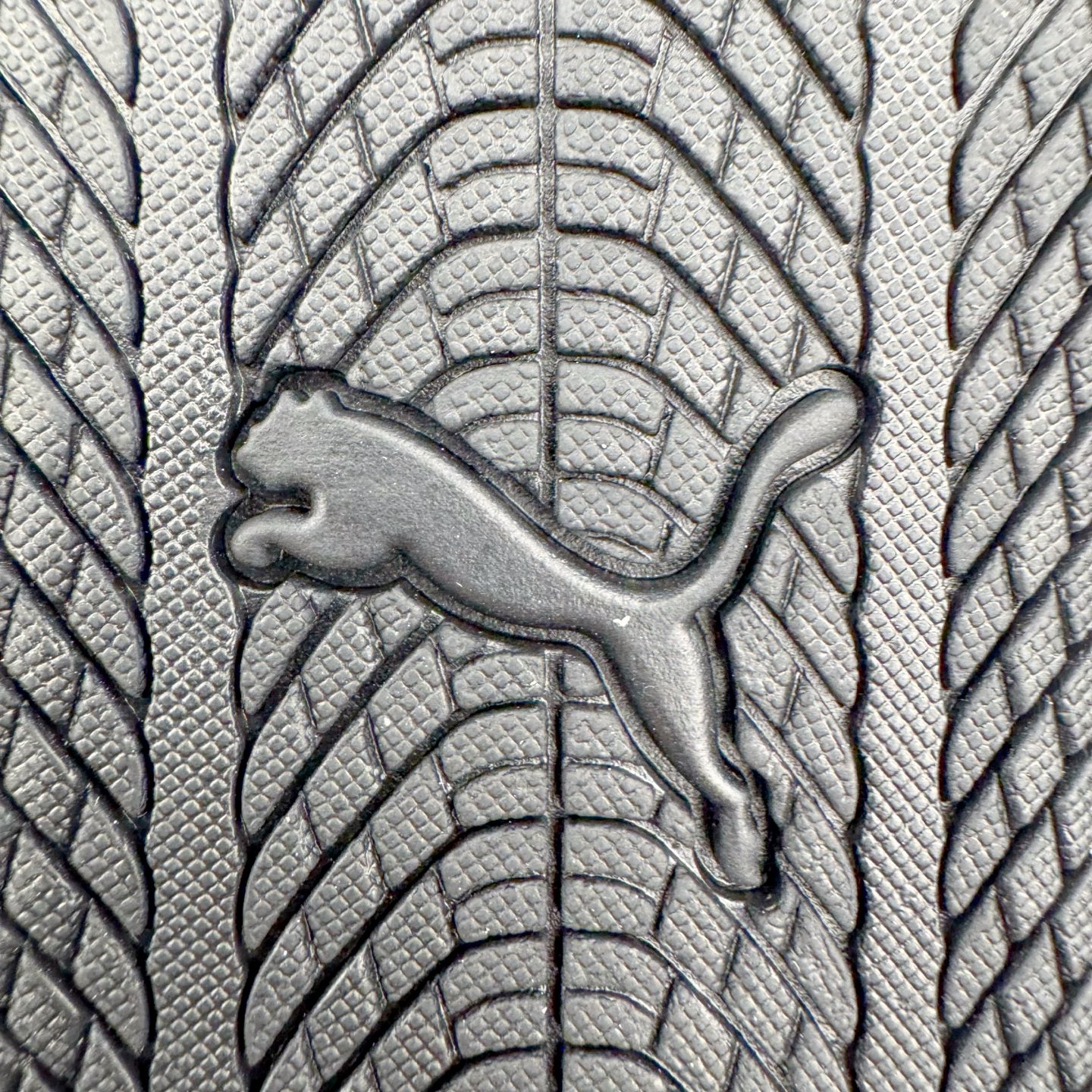 图片[18]-＃DT PUMA Speedcat Ballerina 彪马柔软舒适防滑耐磨低帮生活休闲鞋芭蕾舞鞋单鞋玛丽珍鞋 这次，PUMA决定再对Speedcat来一次创新，以芭蕾舞鞋为灵感，将芭蕾舞鞋的灵动与轻盈感与赛车鞋融为一体，带来极具个性的全新鞋款Speedcat Ballerina。Speedcat Ballerina由Speedcat去除鞋舌、鞋带以及部分鞋侧位打造而成，鞋带部分被改为如同芭蕾鞋般的交叉弹性带，PUMA的标志依旧设计于鞋侧旁，整个鞋款外观变得更加优雅。Speedcat Ballerina 还汲取了赛车鞋的抓地设计，配备经典橡胶大底。尺码：36 37 37.5 38 38.5 39 40 40.5 41-选品中心