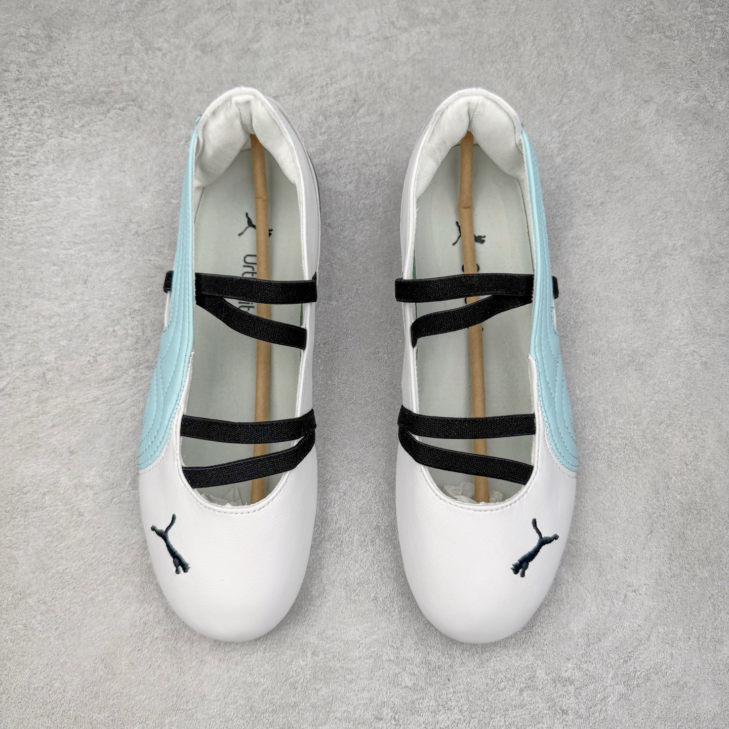 图片[2]-＃DT PUMA Speedcat Ballerina 彪马柔软舒适防滑耐磨低帮生活休闲鞋芭蕾舞鞋单鞋玛丽珍鞋 这次，PUMA决定再对Speedcat来一次创新，以芭蕾舞鞋为灵感，将芭蕾舞鞋的灵动与轻盈感与赛车鞋融为一体，带来极具个性的全新鞋款Speedcat Ballerina。Speedcat Ballerina由Speedcat去除鞋舌、鞋带以及部分鞋侧位打造而成，鞋带部分被改为如同芭蕾鞋般的交叉弹性带，PUMA的标志依旧设计于鞋侧旁，整个鞋款外观变得更加优雅。Speedcat Ballerina 还汲取了赛车鞋的抓地设计，配备经典橡胶大底。尺码：36 37 37.5 38 38.5 39 40 40.5 41-选品中心