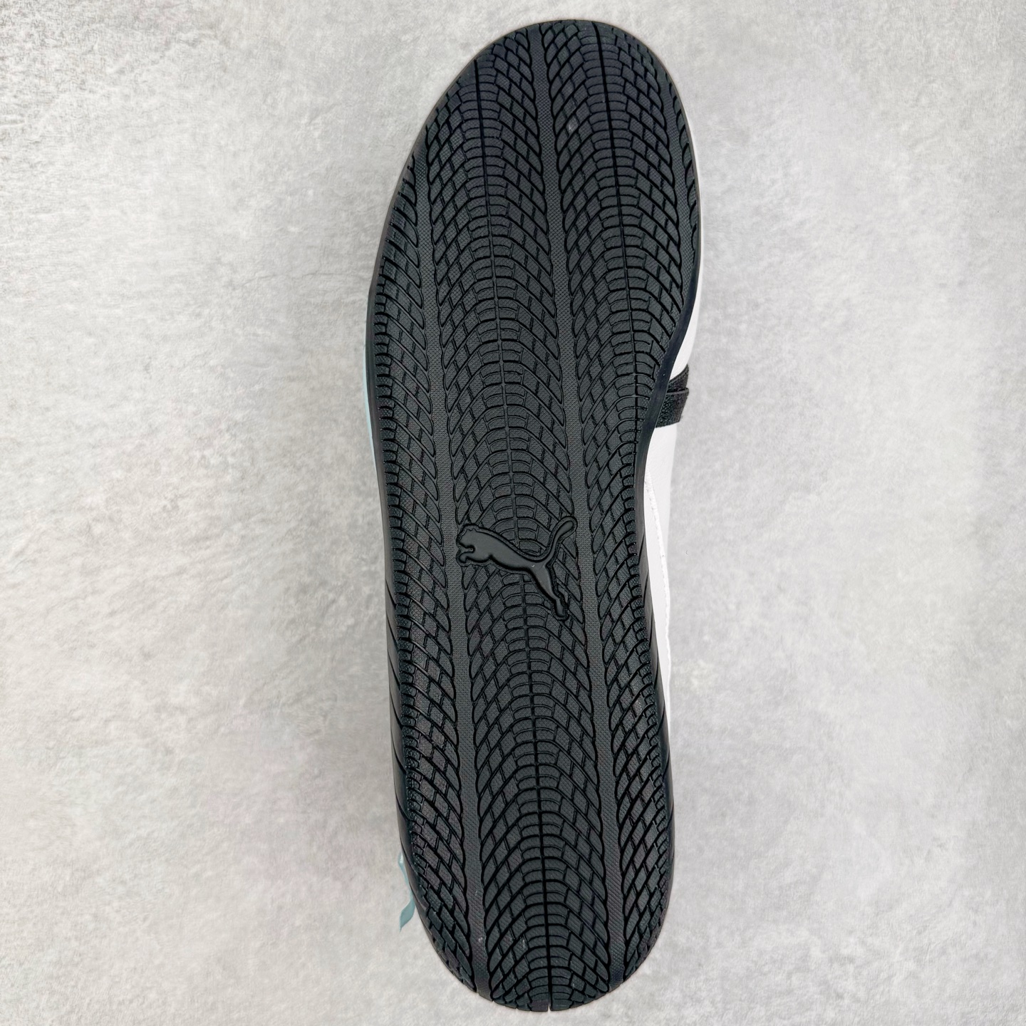 图片[9]-＃DT PUMA Speedcat Ballerina 彪马柔软舒适防滑耐磨低帮生活休闲鞋芭蕾舞鞋单鞋玛丽珍鞋 这次，PUMA决定再对Speedcat来一次创新，以芭蕾舞鞋为灵感，将芭蕾舞鞋的灵动与轻盈感与赛车鞋融为一体，带来极具个性的全新鞋款Speedcat Ballerina。Speedcat Ballerina由Speedcat去除鞋舌、鞋带以及部分鞋侧位打造而成，鞋带部分被改为如同芭蕾鞋般的交叉弹性带，PUMA的标志依旧设计于鞋侧旁，整个鞋款外观变得更加优雅。Speedcat Ballerina 还汲取了赛车鞋的抓地设计，配备经典橡胶大底。尺码：36 37 37.5 38 38.5 39 40 40.5 41-选品中心