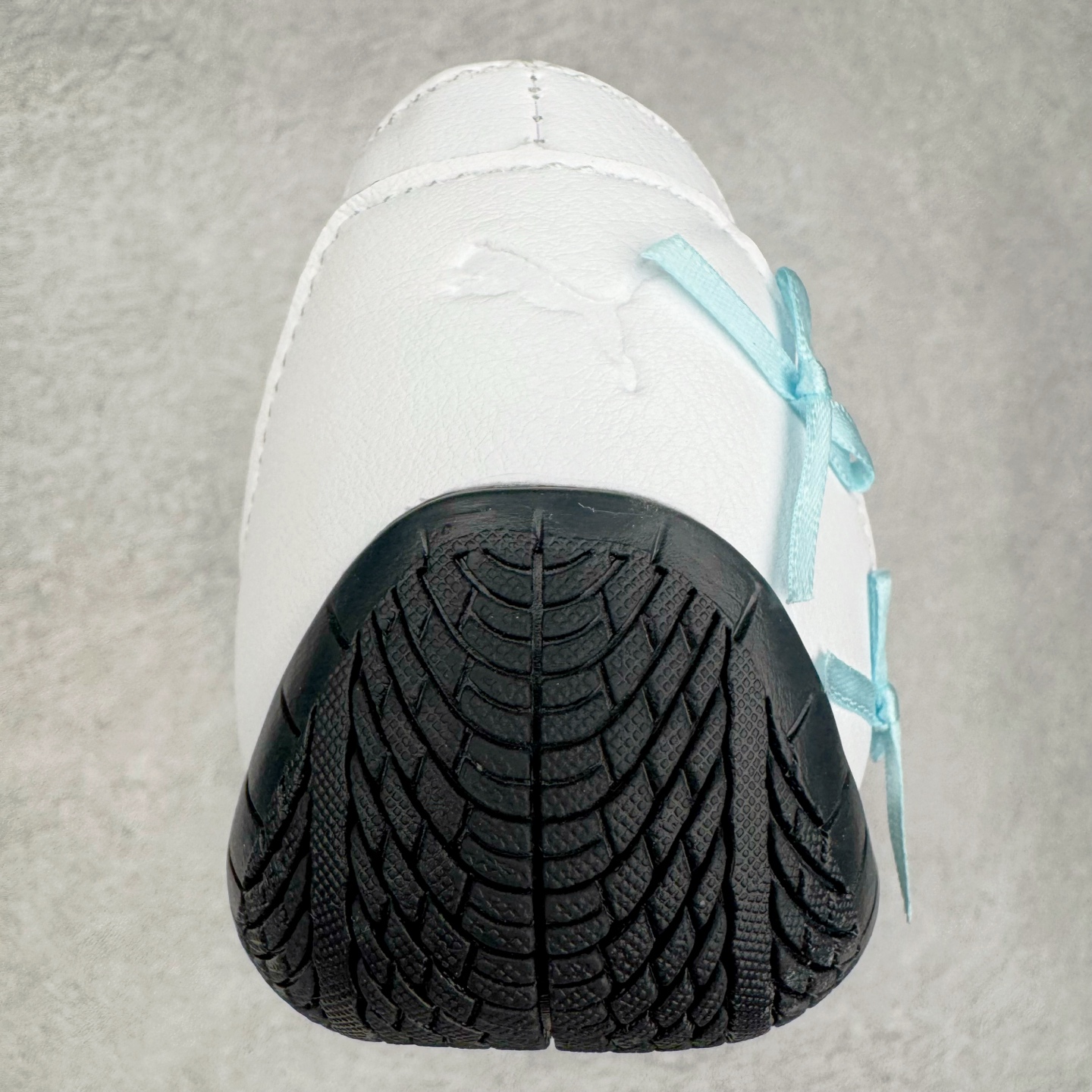 图片[8]-＃DT PUMA Speedcat Ballerina 彪马柔软舒适防滑耐磨低帮生活休闲鞋芭蕾舞鞋单鞋玛丽珍鞋 这次，PUMA决定再对Speedcat来一次创新，以芭蕾舞鞋为灵感，将芭蕾舞鞋的灵动与轻盈感与赛车鞋融为一体，带来极具个性的全新鞋款Speedcat Ballerina。Speedcat Ballerina由Speedcat去除鞋舌、鞋带以及部分鞋侧位打造而成，鞋带部分被改为如同芭蕾鞋般的交叉弹性带，PUMA的标志依旧设计于鞋侧旁，整个鞋款外观变得更加优雅。Speedcat Ballerina 还汲取了赛车鞋的抓地设计，配备经典橡胶大底。尺码：36 37 37.5 38 38.5 39 40 40.5 41-选品中心