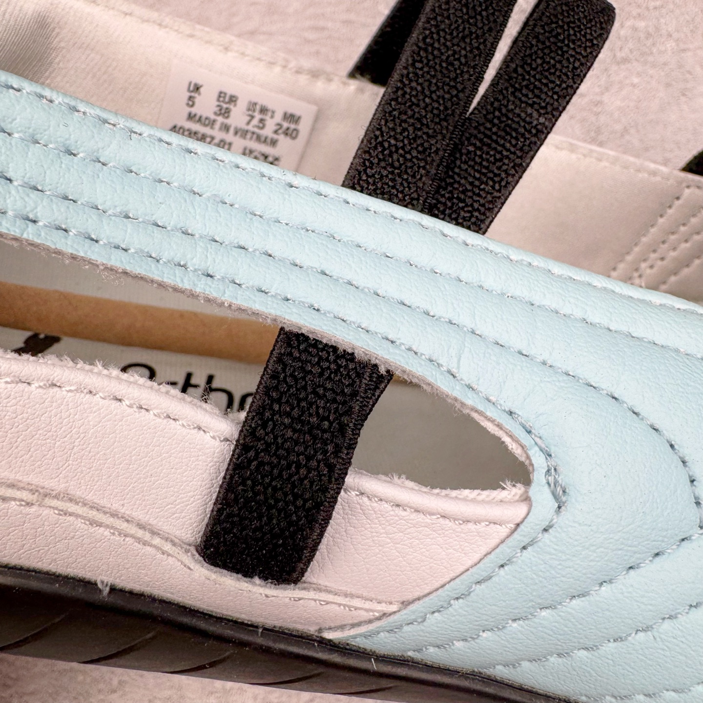 图片[16]-＃DT PUMA Speedcat Ballerina 彪马柔软舒适防滑耐磨低帮生活休闲鞋芭蕾舞鞋单鞋玛丽珍鞋 这次，PUMA决定再对Speedcat来一次创新，以芭蕾舞鞋为灵感，将芭蕾舞鞋的灵动与轻盈感与赛车鞋融为一体，带来极具个性的全新鞋款Speedcat Ballerina。Speedcat Ballerina由Speedcat去除鞋舌、鞋带以及部分鞋侧位打造而成，鞋带部分被改为如同芭蕾鞋般的交叉弹性带，PUMA的标志依旧设计于鞋侧旁，整个鞋款外观变得更加优雅。Speedcat Ballerina 还汲取了赛车鞋的抓地设计，配备经典橡胶大底。尺码：36 37 37.5 38 38.5 39 40 40.5 41-选品中心