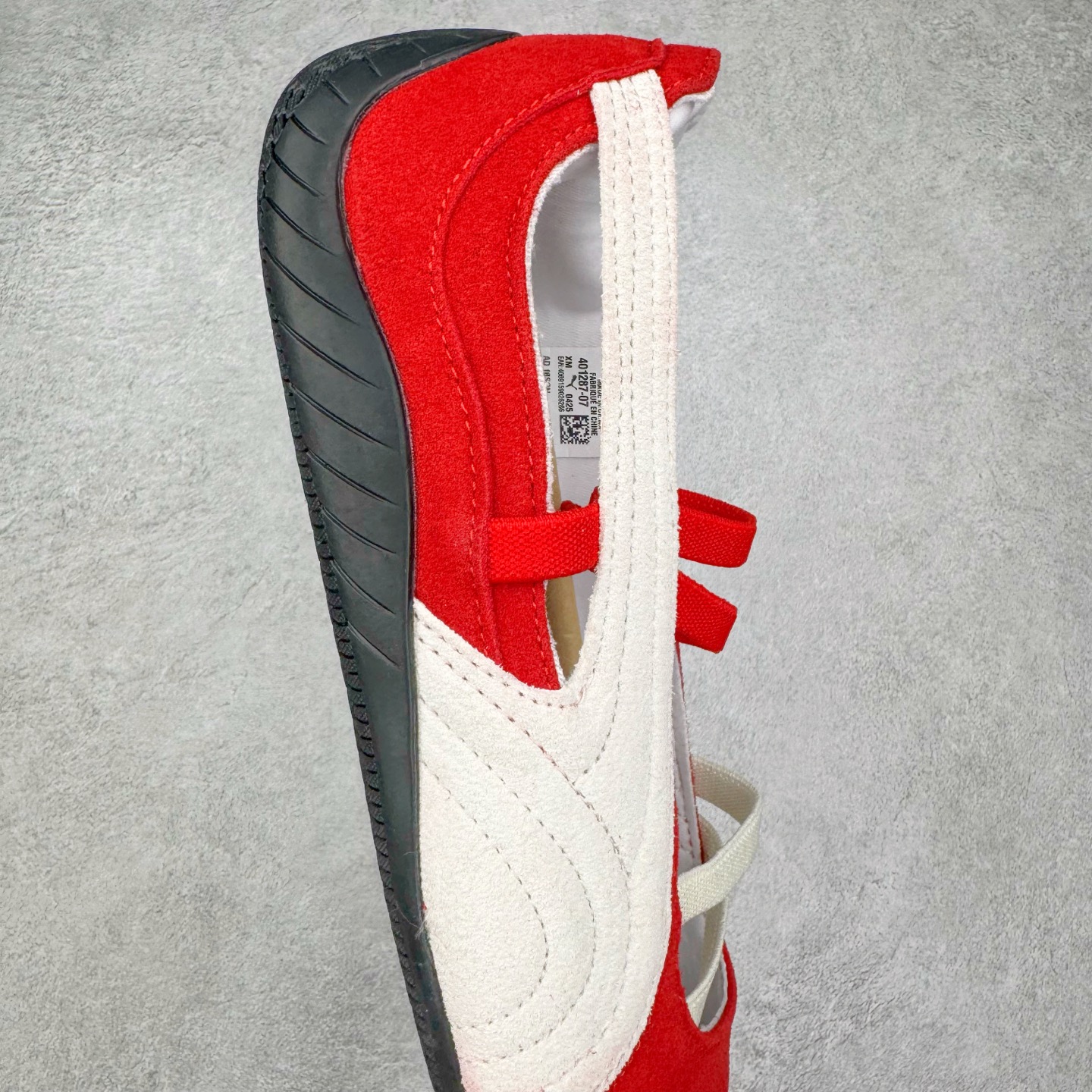 图片[6]-＃DT PUMA Speedcat Ballerina 彪马柔软舒适防滑耐磨低帮生活休闲鞋芭蕾舞鞋单鞋玛丽珍鞋 这次，PUMA决定再对Speedcat来一次创新，以芭蕾舞鞋为灵感，将芭蕾舞鞋的灵动与轻盈感与赛车鞋融为一体，带来极具个性的全新鞋款Speedcat Ballerina。Speedcat Ballerina由Speedcat去除鞋舌、鞋带以及部分鞋侧位打造而成，鞋带部分被改为如同芭蕾鞋般的交叉弹性带，PUMA的标志依旧设计于鞋侧旁，整个鞋款外观变得更加优雅。Speedcat Ballerina 还汲取了赛车鞋的抓地设计，配备经典橡胶大底。尺码：36 37 37.5 38 38.5 39 40 40.5 41-选品中心