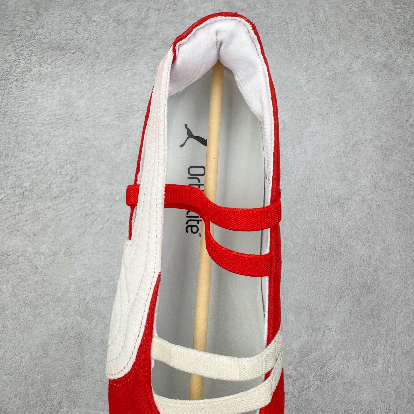 图片[5]-＃DT PUMA Speedcat Ballerina 彪马柔软舒适防滑耐磨低帮生活休闲鞋芭蕾舞鞋单鞋玛丽珍鞋 这次，PUMA决定再对Speedcat来一次创新，以芭蕾舞鞋为灵感，将芭蕾舞鞋的灵动与轻盈感与赛车鞋融为一体，带来极具个性的全新鞋款Speedcat Ballerina。Speedcat Ballerina由Speedcat去除鞋舌、鞋带以及部分鞋侧位打造而成，鞋带部分被改为如同芭蕾鞋般的交叉弹性带，PUMA的标志依旧设计于鞋侧旁，整个鞋款外观变得更加优雅。Speedcat Ballerina 还汲取了赛车鞋的抓地设计，配备经典橡胶大底。尺码：36 37 37.5 38 38.5 39 40 40.5 41-选品中心