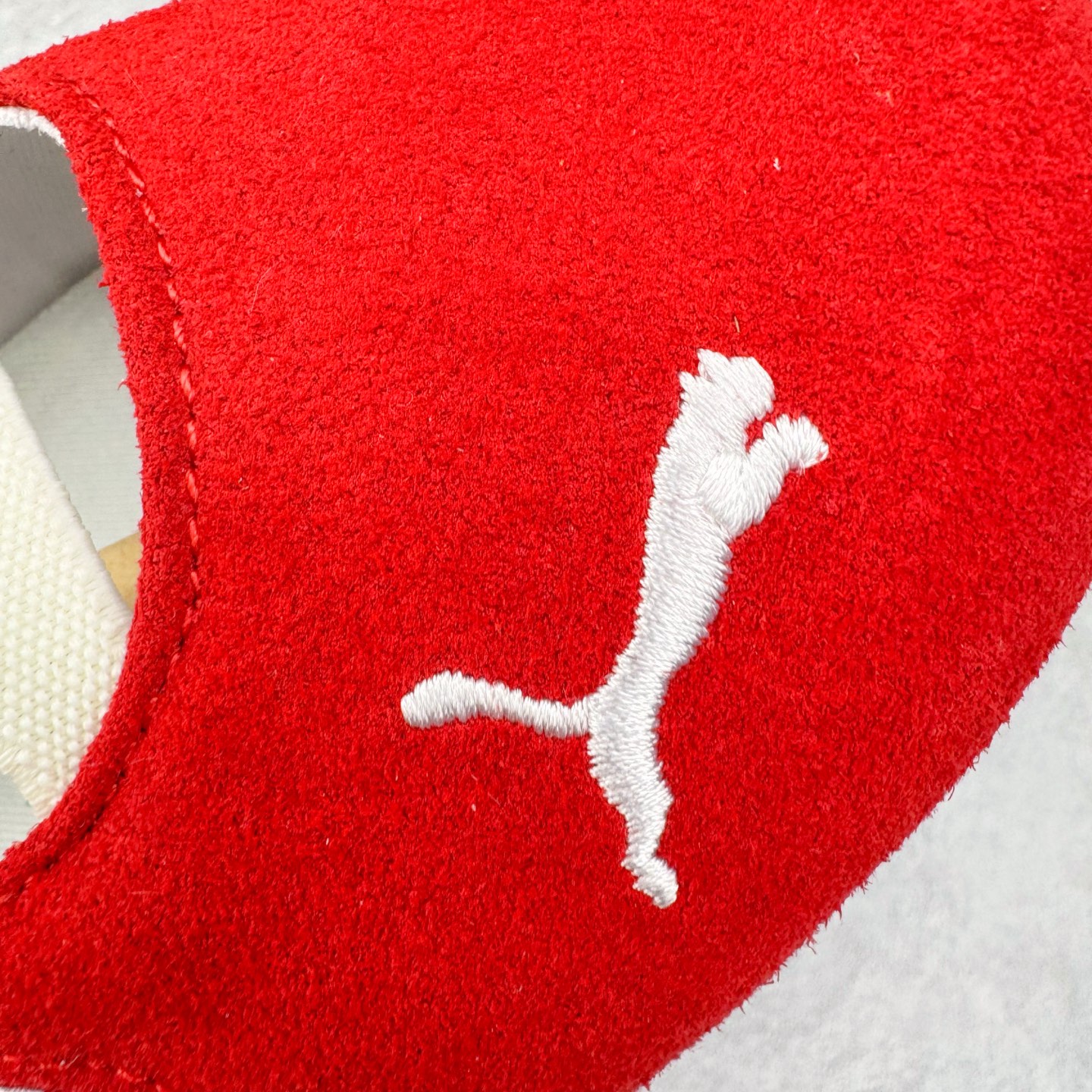 图片[12]-＃DT PUMA Speedcat Ballerina 彪马柔软舒适防滑耐磨低帮生活休闲鞋芭蕾舞鞋单鞋玛丽珍鞋 这次，PUMA决定再对Speedcat来一次创新，以芭蕾舞鞋为灵感，将芭蕾舞鞋的灵动与轻盈感与赛车鞋融为一体，带来极具个性的全新鞋款Speedcat Ballerina。Speedcat Ballerina由Speedcat去除鞋舌、鞋带以及部分鞋侧位打造而成，鞋带部分被改为如同芭蕾鞋般的交叉弹性带，PUMA的标志依旧设计于鞋侧旁，整个鞋款外观变得更加优雅。Speedcat Ballerina 还汲取了赛车鞋的抓地设计，配备经典橡胶大底。尺码：36 37 37.5 38 38.5 39 40 40.5 41-选品中心