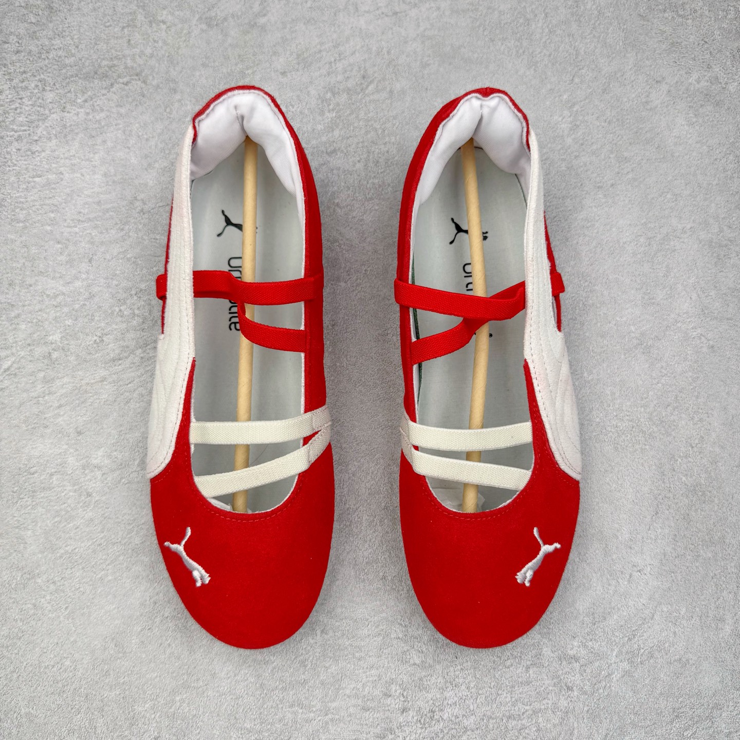 图片[2]-＃DT PUMA Speedcat Ballerina 彪马柔软舒适防滑耐磨低帮生活休闲鞋芭蕾舞鞋单鞋玛丽珍鞋 这次，PUMA决定再对Speedcat来一次创新，以芭蕾舞鞋为灵感，将芭蕾舞鞋的灵动与轻盈感与赛车鞋融为一体，带来极具个性的全新鞋款Speedcat Ballerina。Speedcat Ballerina由Speedcat去除鞋舌、鞋带以及部分鞋侧位打造而成，鞋带部分被改为如同芭蕾鞋般的交叉弹性带，PUMA的标志依旧设计于鞋侧旁，整个鞋款外观变得更加优雅。Speedcat Ballerina 还汲取了赛车鞋的抓地设计，配备经典橡胶大底。尺码：36 37 37.5 38 38.5 39 40 40.5 41-选品中心