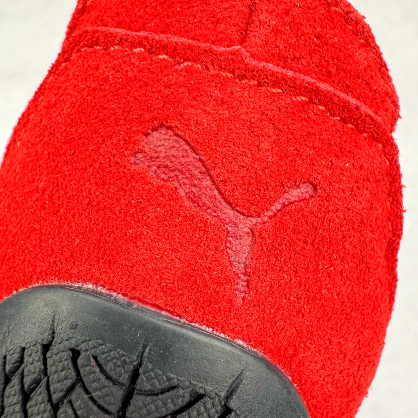 图片[14]-＃DT PUMA Speedcat Ballerina 彪马柔软舒适防滑耐磨低帮生活休闲鞋芭蕾舞鞋单鞋玛丽珍鞋 这次，PUMA决定再对Speedcat来一次创新，以芭蕾舞鞋为灵感，将芭蕾舞鞋的灵动与轻盈感与赛车鞋融为一体，带来极具个性的全新鞋款Speedcat Ballerina。Speedcat Ballerina由Speedcat去除鞋舌、鞋带以及部分鞋侧位打造而成，鞋带部分被改为如同芭蕾鞋般的交叉弹性带，PUMA的标志依旧设计于鞋侧旁，整个鞋款外观变得更加优雅。Speedcat Ballerina 还汲取了赛车鞋的抓地设计，配备经典橡胶大底。尺码：36 37 37.5 38 38.5 39 40 40.5 41-选品中心