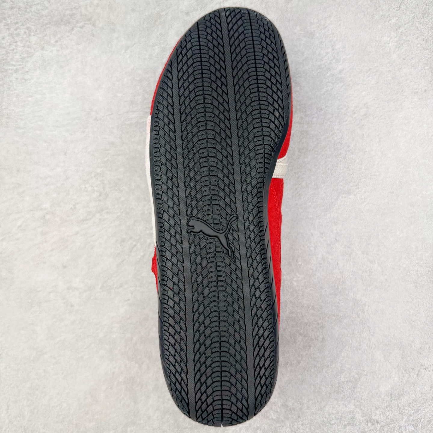 图片[9]-＃DT PUMA Speedcat Ballerina 彪马柔软舒适防滑耐磨低帮生活休闲鞋芭蕾舞鞋单鞋玛丽珍鞋 这次，PUMA决定再对Speedcat来一次创新，以芭蕾舞鞋为灵感，将芭蕾舞鞋的灵动与轻盈感与赛车鞋融为一体，带来极具个性的全新鞋款Speedcat Ballerina。Speedcat Ballerina由Speedcat去除鞋舌、鞋带以及部分鞋侧位打造而成，鞋带部分被改为如同芭蕾鞋般的交叉弹性带，PUMA的标志依旧设计于鞋侧旁，整个鞋款外观变得更加优雅。Speedcat Ballerina 还汲取了赛车鞋的抓地设计，配备经典橡胶大底。尺码：36 37 37.5 38 38.5 39 40 40.5 41-选品中心