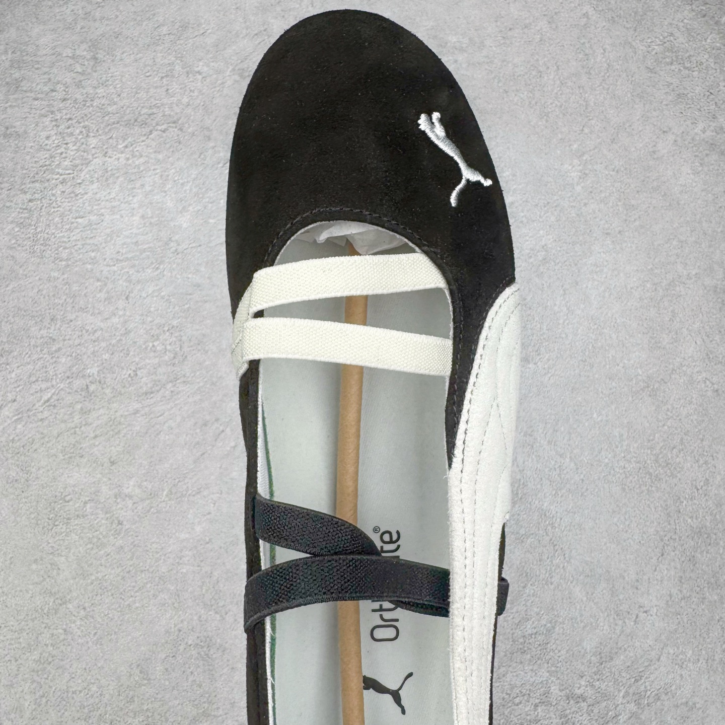 图片[4]-＃DT PUMA Speedcat Ballerina 彪马柔软舒适防滑耐磨低帮生活休闲鞋芭蕾舞鞋单鞋玛丽珍鞋 这次，PUMA决定再对Speedcat来一次创新，以芭蕾舞鞋为灵感，将芭蕾舞鞋的灵动与轻盈感与赛车鞋融为一体，带来极具个性的全新鞋款Speedcat Ballerina。Speedcat Ballerina由Speedcat去除鞋舌、鞋带以及部分鞋侧位打造而成，鞋带部分被改为如同芭蕾鞋般的交叉弹性带，PUMA的标志依旧设计于鞋侧旁，整个鞋款外观变得更加优雅。Speedcat Ballerina 还汲取了赛车鞋的抓地设计，配备经典橡胶大底。尺码：36 37 37.5 38 38.5 39 40 40.5 41-选品中心