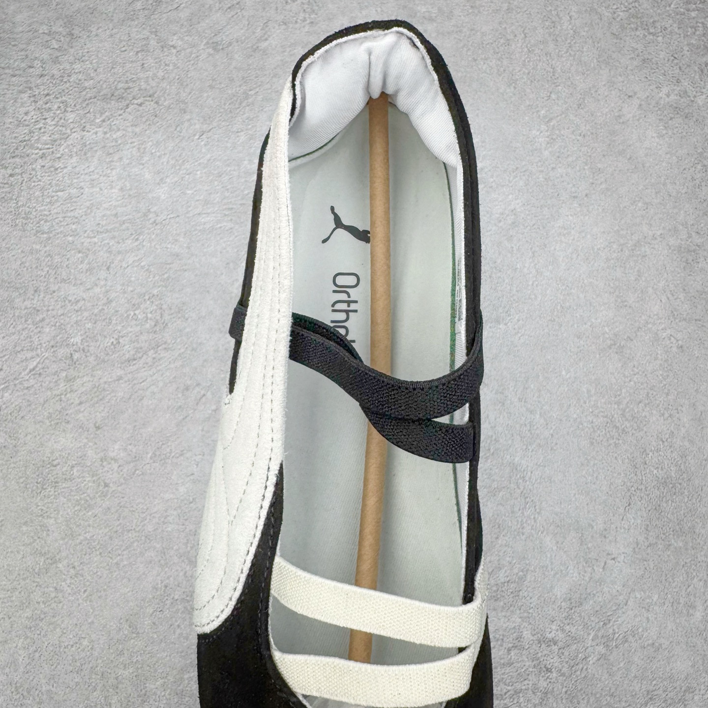 图片[5]-＃DT PUMA Speedcat Ballerina 彪马柔软舒适防滑耐磨低帮生活休闲鞋芭蕾舞鞋单鞋玛丽珍鞋 这次，PUMA决定再对Speedcat来一次创新，以芭蕾舞鞋为灵感，将芭蕾舞鞋的灵动与轻盈感与赛车鞋融为一体，带来极具个性的全新鞋款Speedcat Ballerina。Speedcat Ballerina由Speedcat去除鞋舌、鞋带以及部分鞋侧位打造而成，鞋带部分被改为如同芭蕾鞋般的交叉弹性带，PUMA的标志依旧设计于鞋侧旁，整个鞋款外观变得更加优雅。Speedcat Ballerina 还汲取了赛车鞋的抓地设计，配备经典橡胶大底。尺码：36 37 37.5 38 38.5 39 40 40.5 41-选品中心