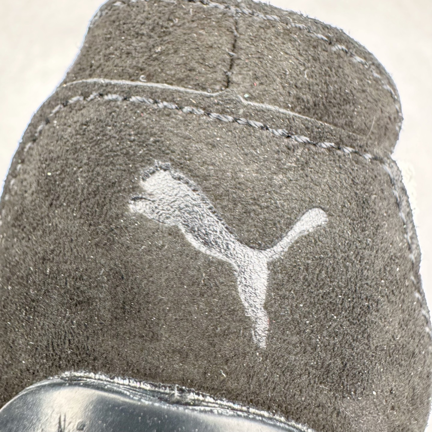 图片[14]-＃DT PUMA Speedcat Ballerina 彪马柔软舒适防滑耐磨低帮生活休闲鞋芭蕾舞鞋单鞋玛丽珍鞋 这次，PUMA决定再对Speedcat来一次创新，以芭蕾舞鞋为灵感，将芭蕾舞鞋的灵动与轻盈感与赛车鞋融为一体，带来极具个性的全新鞋款Speedcat Ballerina。Speedcat Ballerina由Speedcat去除鞋舌、鞋带以及部分鞋侧位打造而成，鞋带部分被改为如同芭蕾鞋般的交叉弹性带，PUMA的标志依旧设计于鞋侧旁，整个鞋款外观变得更加优雅。Speedcat Ballerina 还汲取了赛车鞋的抓地设计，配备经典橡胶大底。尺码：36 37 37.5 38 38.5 39 40 40.5 41-选品中心