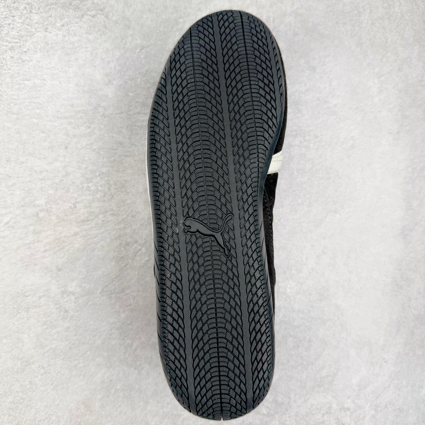 图片[9]-＃DT PUMA Speedcat Ballerina 彪马柔软舒适防滑耐磨低帮生活休闲鞋芭蕾舞鞋单鞋玛丽珍鞋 这次，PUMA决定再对Speedcat来一次创新，以芭蕾舞鞋为灵感，将芭蕾舞鞋的灵动与轻盈感与赛车鞋融为一体，带来极具个性的全新鞋款Speedcat Ballerina。Speedcat Ballerina由Speedcat去除鞋舌、鞋带以及部分鞋侧位打造而成，鞋带部分被改为如同芭蕾鞋般的交叉弹性带，PUMA的标志依旧设计于鞋侧旁，整个鞋款外观变得更加优雅。Speedcat Ballerina 还汲取了赛车鞋的抓地设计，配备经典橡胶大底。尺码：36 37 37.5 38 38.5 39 40 40.5 41-选品中心