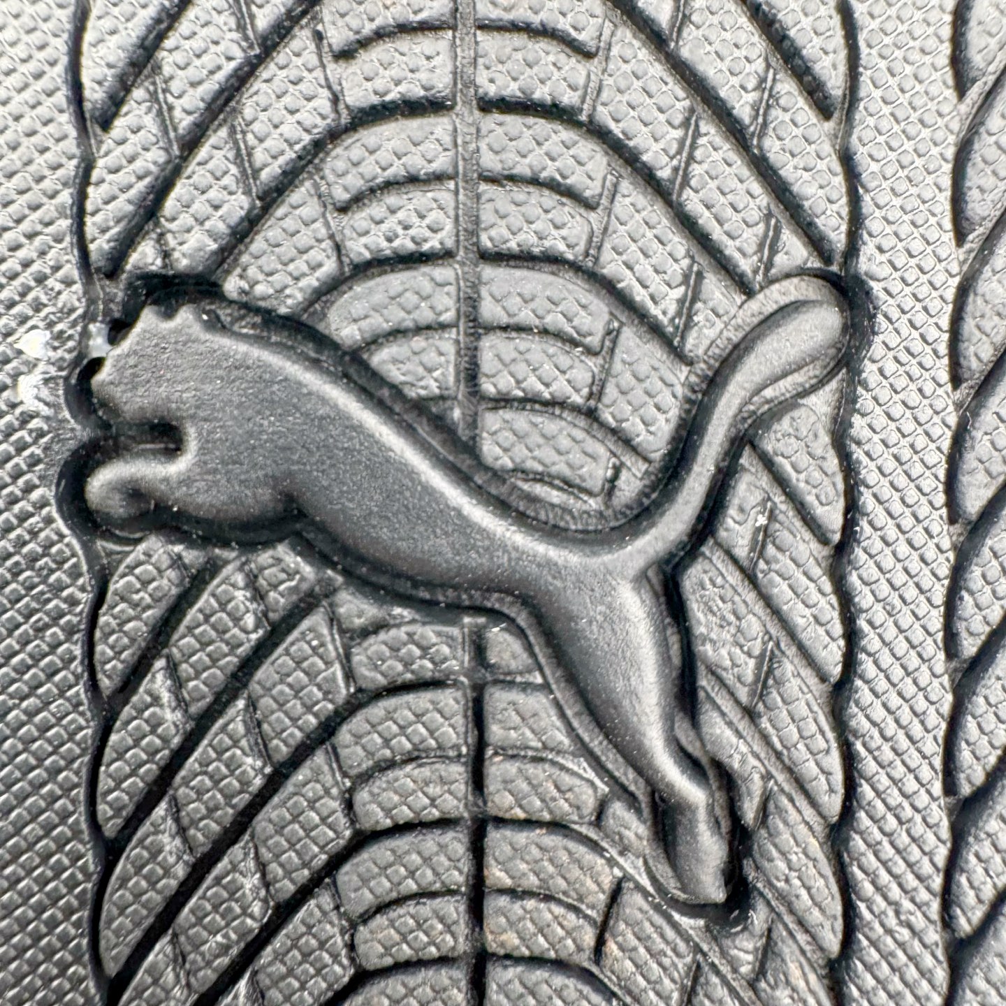 图片[17]-＃DT PUMA Speedcat Ballerina 彪马柔软舒适防滑耐磨低帮生活休闲鞋芭蕾舞鞋单鞋玛丽珍鞋 这次，PUMA决定再对Speedcat来一次创新，以芭蕾舞鞋为灵感，将芭蕾舞鞋的灵动与轻盈感与赛车鞋融为一体，带来极具个性的全新鞋款Speedcat Ballerina。Speedcat Ballerina由Speedcat去除鞋舌、鞋带以及部分鞋侧位打造而成，鞋带部分被改为如同芭蕾鞋般的交叉弹性带，PUMA的标志依旧设计于鞋侧旁，整个鞋款外观变得更加优雅。Speedcat Ballerina 还汲取了赛车鞋的抓地设计，配备经典橡胶大底。尺码：36 37 37.5 38 38.5 39 40 40.5 41-选品中心