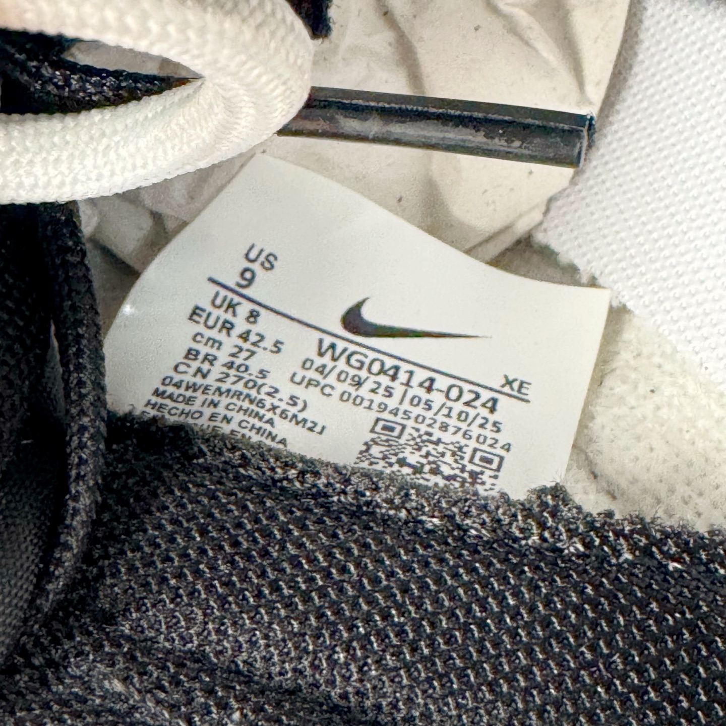 图片[21]-＃YC纯原 NK Dunk Low 寻迹使者 WG0414-024 当定制画笔蘸取反转勇气，白为画布，黑作序章，鞋侧橄榄绿Swoosh刺破常规轨迹。鞋侧破裂风「MIRACLE」是打破常规的宣言，后跟橙标如黑夜升起的信号灯，点燃探索的野心。踏遍千篇一律，无主之地，皆是你的疆域。定制系列天花板 无原鞋不开发 全系列得物原鞋一比一校对开发 配色持续更新中 终端对接 优势输出 全套原厂楦头原纸板数据档案倾力打造 原汁原味莞产 极致还原 圈内最强针车工艺 高端零售指定版 广东原厂配套原盒原标 鞋盒分三个尺码段 原厂冲刀 超高清洁度 全鞋零毛边皮料切割 采用原厂百宏鞋带以及原厂百宏织唛舌标 内标可供原厂几率过验 进口原装条纹中底布 四线拉帮白色点胶 原厂拉帮手法遵循公司 原厂电绣 极致还原 尺码：36 36.5 37.5 38 38.5 39 40 40.5 41 42 42.5 43 44 44.5 45 46-选品中心