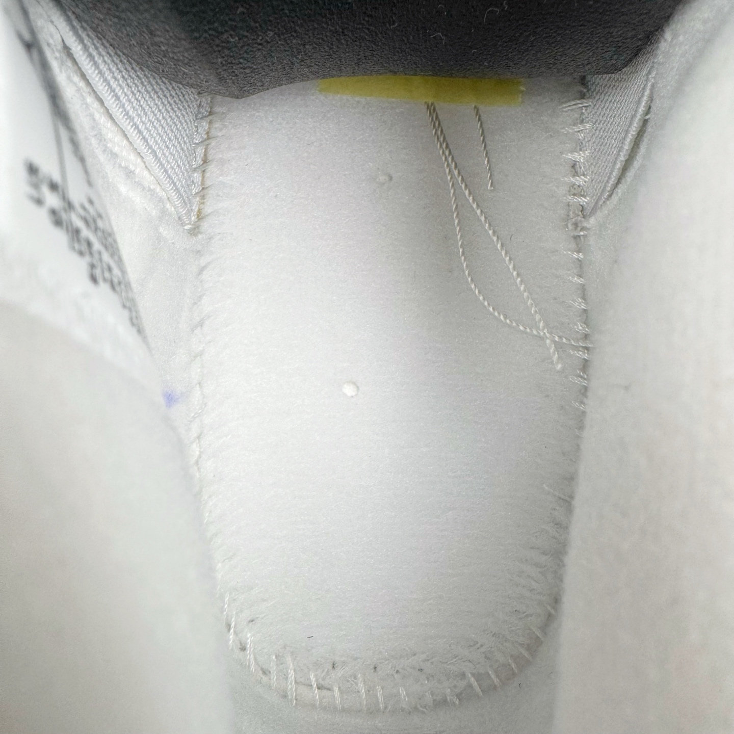 图片[10]-＃LN3 Air Jordan AJ4 水洗牛仔布 IB6716-100 圈内最强四代 独家外贸特供尺码含 45.5 49.5 50.5 耗时半年巨作 全套原纸板楦头开发 原厂特供皮料加持 确保原汁原味 完美呈现四代版型 一比一鞋头弧度高度鞋身弧度 数据细节工艺流程均保持原鞋一致 原厂TPU网格鞋带扣 正确内里网布 菱角分明不变形无多余毛边 柔软性质感一致于原鞋 市场唯一原厂鞋扣模具 背面可见隐藏注塑口 原厂织唛标 原厂飞人电绣工艺 尾指中部跳三针 独家绑鞋带手法 印刷中底布 四线拉帮 米色美纹纸贴合固定 进口港宝加持 后跟自然饱满 全鞋荧光划线卡点 追求极致完美 每一双都是工艺品 多重QC质检 超越公司货的品控标准 实实在在的免检产品 尺码：40 40.5 41 42 42.5 43 44 44.5 45 45.5 46 47.5 48.5 49.5 50.5-选品中心