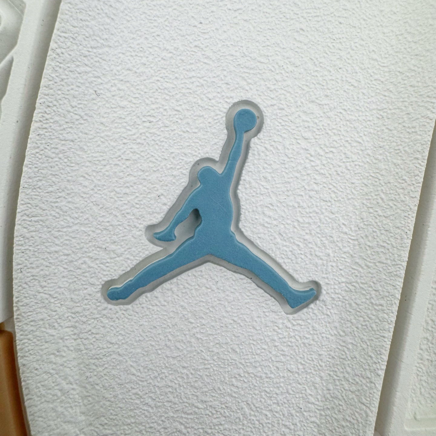 图片[21]-＃LN3 Air Jordan AJ4 水洗牛仔布 IB6716-100 圈内最强四代 独家外贸特供尺码含 45.5 49.5 50.5 耗时半年巨作 全套原纸板楦头开发 原厂特供皮料加持 确保原汁原味 完美呈现四代版型 一比一鞋头弧度高度鞋身弧度 数据细节工艺流程均保持原鞋一致 原厂TPU网格鞋带扣 正确内里网布 菱角分明不变形无多余毛边 柔软性质感一致于原鞋 市场唯一原厂鞋扣模具 背面可见隐藏注塑口 原厂织唛标 原厂飞人电绣工艺 尾指中部跳三针 独家绑鞋带手法 印刷中底布 四线拉帮 米色美纹纸贴合固定 进口港宝加持 后跟自然饱满 全鞋荧光划线卡点 追求极致完美 每一双都是工艺品 多重QC质检 超越公司货的品控标准 实实在在的免检产品 尺码：40 40.5 41 42 42.5 43 44 44.5 45 45.5 46 47.5 48.5 49.5 50.5-选品中心