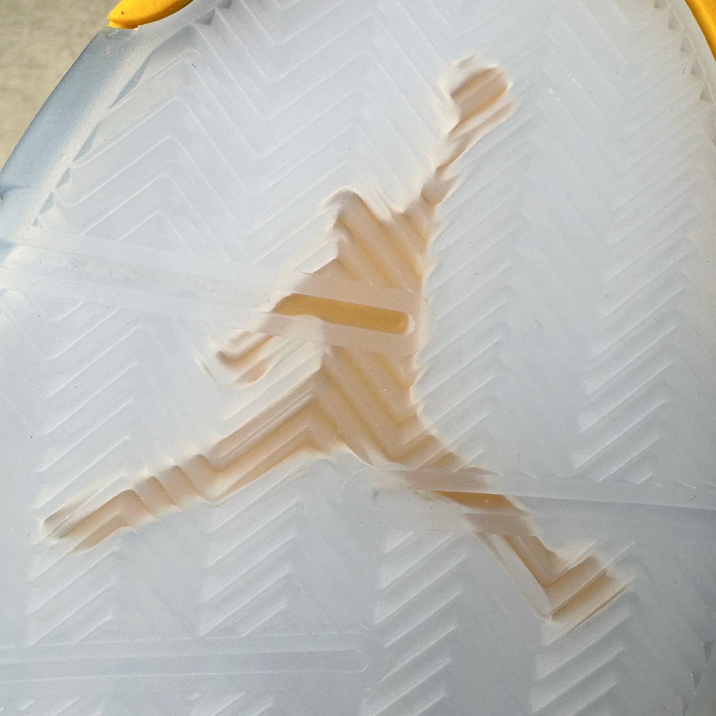 图片[24]-＃PK纯原 Air Jordan AJ5 Retro Tokyo T23 京东黑黄 IO3372-700 SZ原厂全套原楦原纸板磨具开发 原厂皮料加持 原厂港宝加持定型后跟R度完美 同源原厂电绣 飞人针数密度立体效果一致 原厂拉帮手法 原厂配置纸衬高频鞋盒 原厂指令配双鞋带 原厂TPU网格鞋带扣 超高鞋面清洁度 最高QC检验标准 控制溢胶瑕疵 到手可放心比对发售原鞋 上脚百分百充正驾驭 尺码：40 40.5 41 42 42.5 43 44 44.5 45 46 47.5-选品中心