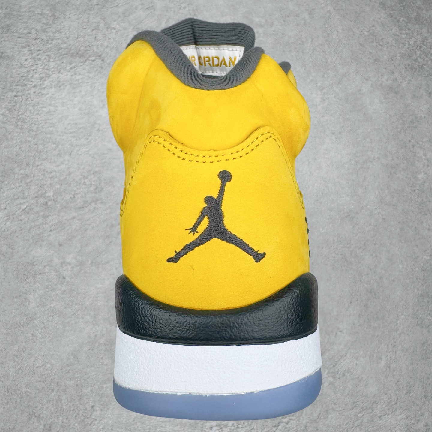 图片[8]-＃PK纯原 Air Jordan AJ5 Retro Tokyo T23 京东黑黄 IO3372-700 SZ原厂全套原楦原纸板磨具开发 原厂皮料加持 原厂港宝加持定型后跟R度完美 同源原厂电绣 飞人针数密度立体效果一致 原厂拉帮手法 原厂配置纸衬高频鞋盒 原厂指令配双鞋带 原厂TPU网格鞋带扣 超高鞋面清洁度 最高QC检验标准 控制溢胶瑕疵 到手可放心比对发售原鞋 上脚百分百充正驾驭 尺码：40 40.5 41 42 42.5 43 44 44.5 45 46 47.5-选品中心