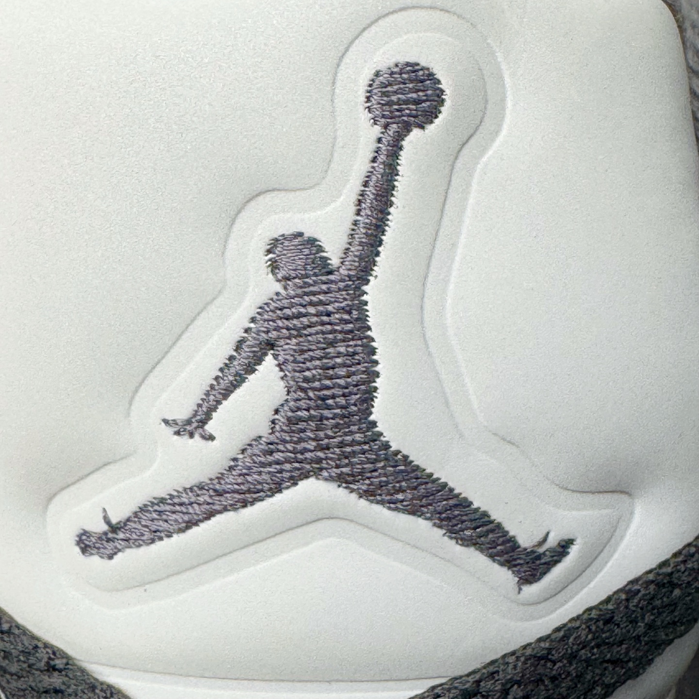 图片[15]-＃PK纯原 Air Jordan AJ5 Retro Tokyo T23 京东黑黄 IO3372-700 SZ原厂全套原楦原纸板磨具开发 原厂皮料加持 原厂港宝加持定型后跟R度完美 同源原厂电绣 飞人针数密度立体效果一致 原厂拉帮手法 原厂配置纸衬高频鞋盒 原厂指令配双鞋带 原厂TPU网格鞋带扣 超高鞋面清洁度 最高QC检验标准 控制溢胶瑕疵 到手可放心比对发售原鞋 上脚百分百充正驾驭 尺码：40 40.5 41 42 42.5 43 44 44.5 45 46 47.5-选品中心