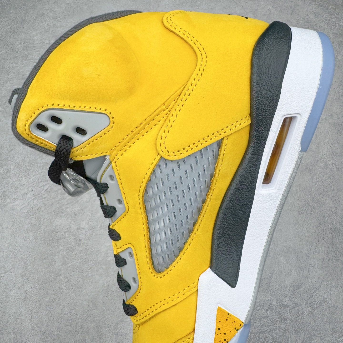 图片[7]-＃PK纯原 Air Jordan AJ5 Retro Tokyo T23 京东黑黄 IO3372-700 SZ原厂全套原楦原纸板磨具开发 原厂皮料加持 原厂港宝加持定型后跟R度完美 同源原厂电绣 飞人针数密度立体效果一致 原厂拉帮手法 原厂配置纸衬高频鞋盒 原厂指令配双鞋带 原厂TPU网格鞋带扣 超高鞋面清洁度 最高QC检验标准 控制溢胶瑕疵 到手可放心比对发售原鞋 上脚百分百充正驾驭 尺码：40 40.5 41 42 42.5 43 44 44.5 45 46 47.5-选品中心