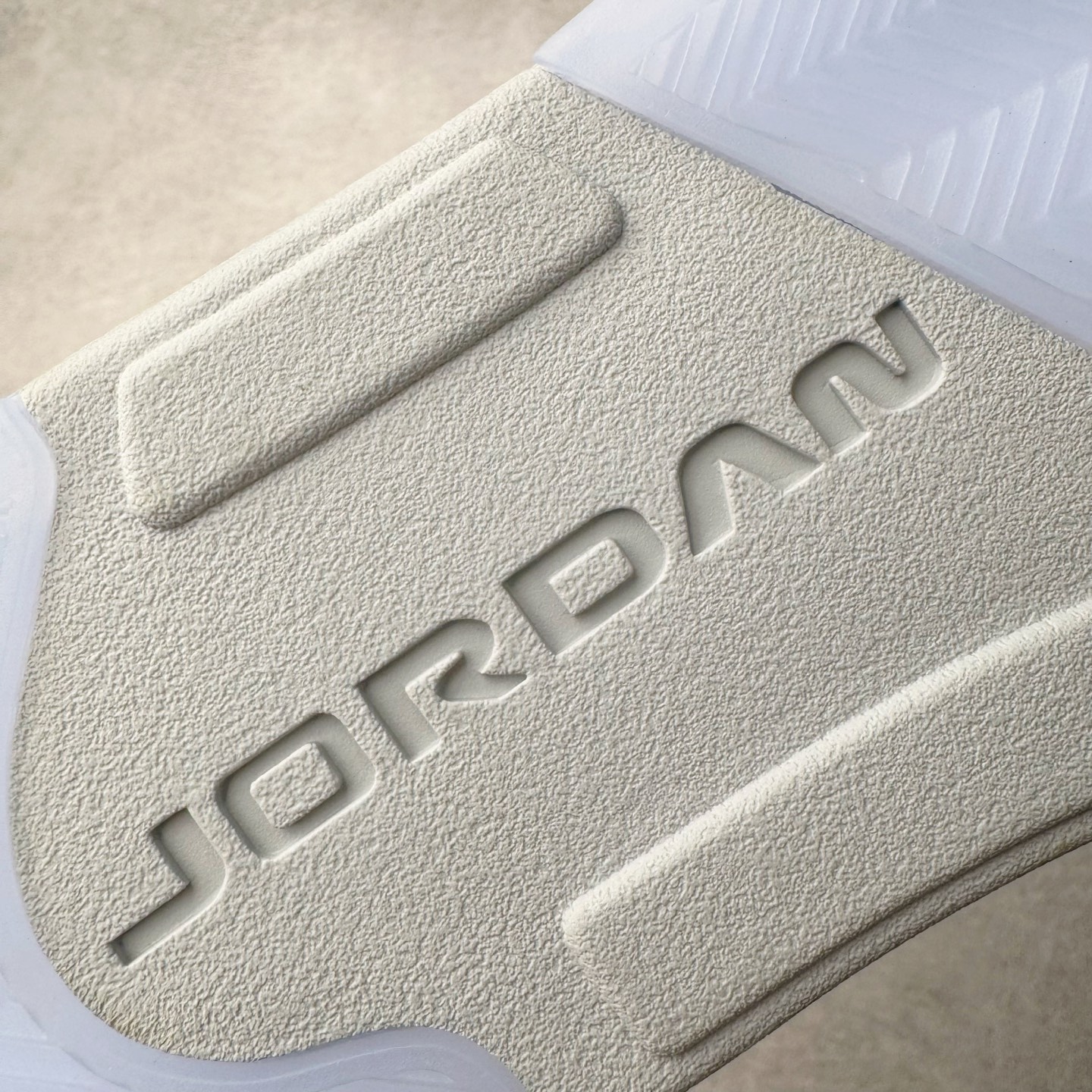 图片[23]-＃PK纯原 Air Jordan AJ5 Retro Tokyo T23 京东黑黄 IO3372-700 SZ原厂全套原楦原纸板磨具开发 原厂皮料加持 原厂港宝加持定型后跟R度完美 同源原厂电绣 飞人针数密度立体效果一致 原厂拉帮手法 原厂配置纸衬高频鞋盒 原厂指令配双鞋带 原厂TPU网格鞋带扣 超高鞋面清洁度 最高QC检验标准 控制溢胶瑕疵 到手可放心比对发售原鞋 上脚百分百充正驾驭 尺码：40 40.5 41 42 42.5 43 44 44.5 45 46 47.5-选品中心