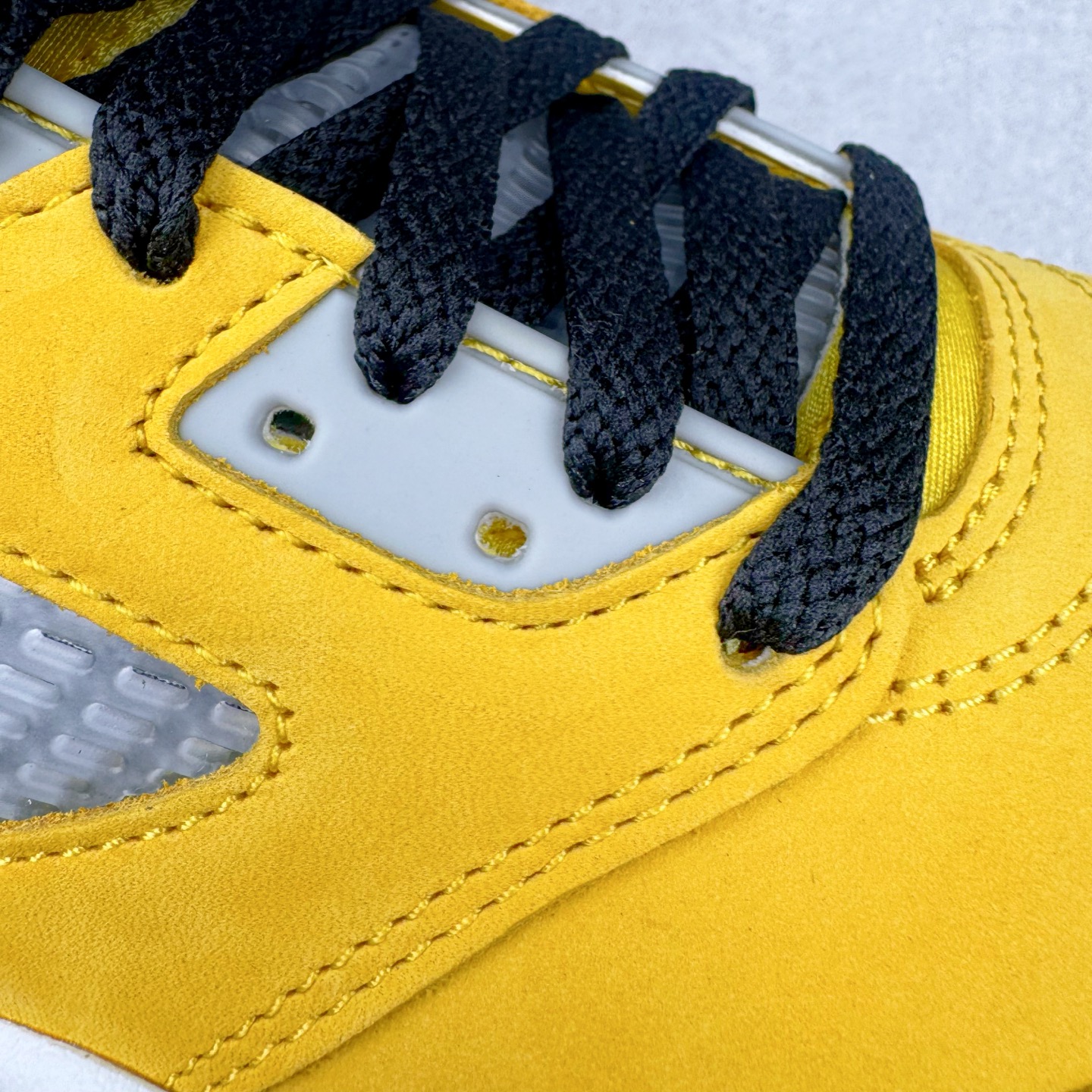 图片[21]-＃PK纯原 Air Jordan AJ5 Retro Tokyo T23 京东黑黄 IO3372-700 SZ原厂全套原楦原纸板磨具开发 原厂皮料加持 原厂港宝加持定型后跟R度完美 同源原厂电绣 飞人针数密度立体效果一致 原厂拉帮手法 原厂配置纸衬高频鞋盒 原厂指令配双鞋带 原厂TPU网格鞋带扣 超高鞋面清洁度 最高QC检验标准 控制溢胶瑕疵 到手可放心比对发售原鞋 上脚百分百充正驾驭 尺码：40 40.5 41 42 42.5 43 44 44.5 45 46 47.5-选品中心