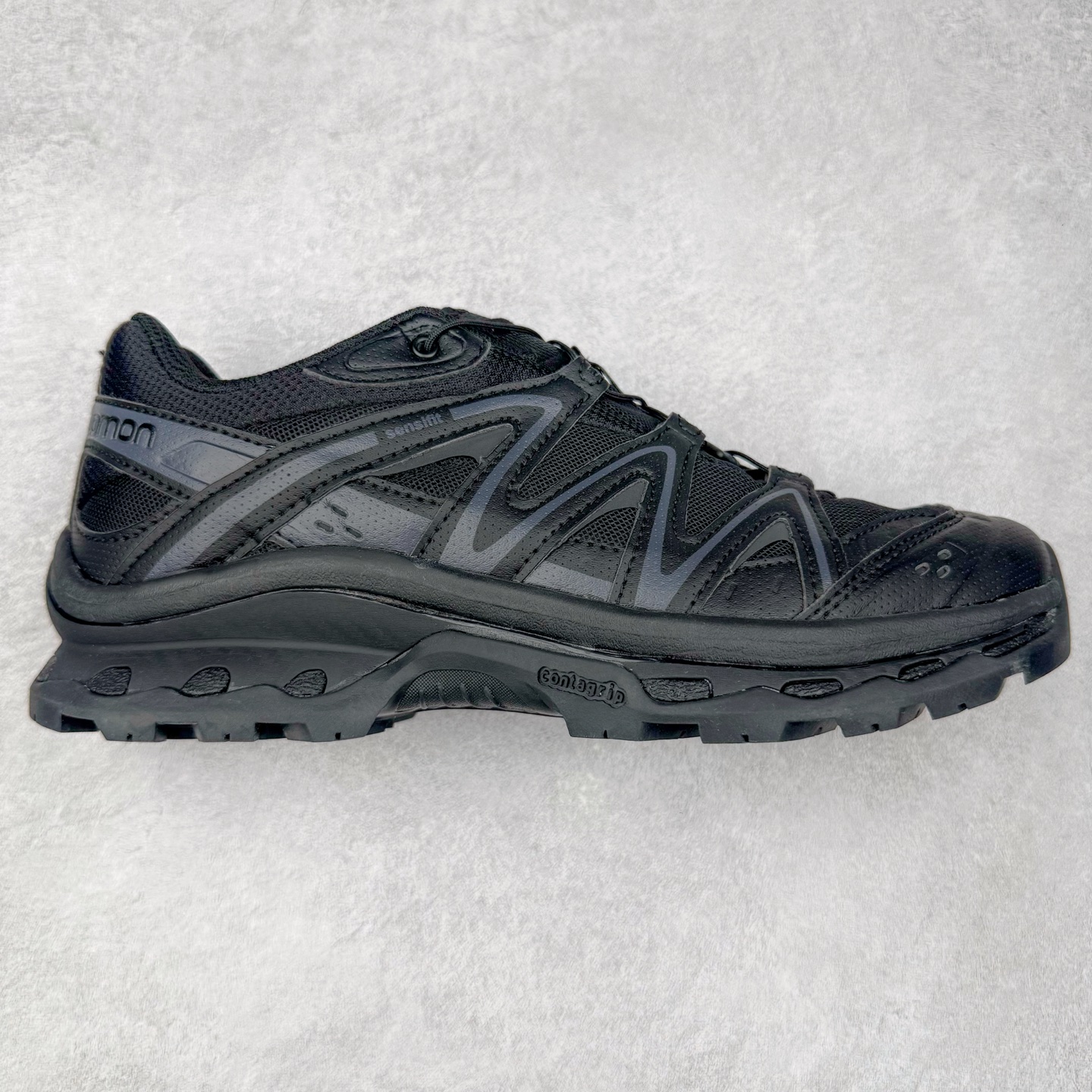 ＃福利特价️ Salomon XT-QUEST ADV 萨洛蒙潮流越野机能户外功能鞋 纯原外贸平台特供订单 耗时半年巨作 全套原纸板楦头开发 原厂特供网布配套加持 确保原汁原味 完美呈现版型 原档数据独家私模五层组合大底 男女鞋同步官方开发至46.5 原装Ortholite轻量化鞋垫 中底布带钢印编号 原厂TPU锁扣 进口港宝加持 后跟自然饱满 还原公司包裹性 基于 SALOMON 初代 XT 鞋身造型并搭载 4D ADVANCED CHASSIS™ 大底打造而成 为这款 XT-QUEST 带来了多项足部控制与保护等功能性 如在运动过程中控制左右晃动的过程而提高稳定性、改善长途越野过程中足中到足尖的过渡、提高感知岩石的精确度以抵抗尖锐物体对脚底的伤害以及采用动态缓冲来增强穿着舒适感 从而减轻疲劳感 使 XT-QUEST 成为一双舒适且安全的户外之履 尺码：36 36.5 37.5 38 38.5 39 40 40.5 41 42 42.5 43 44 44.5 45-选品中心
