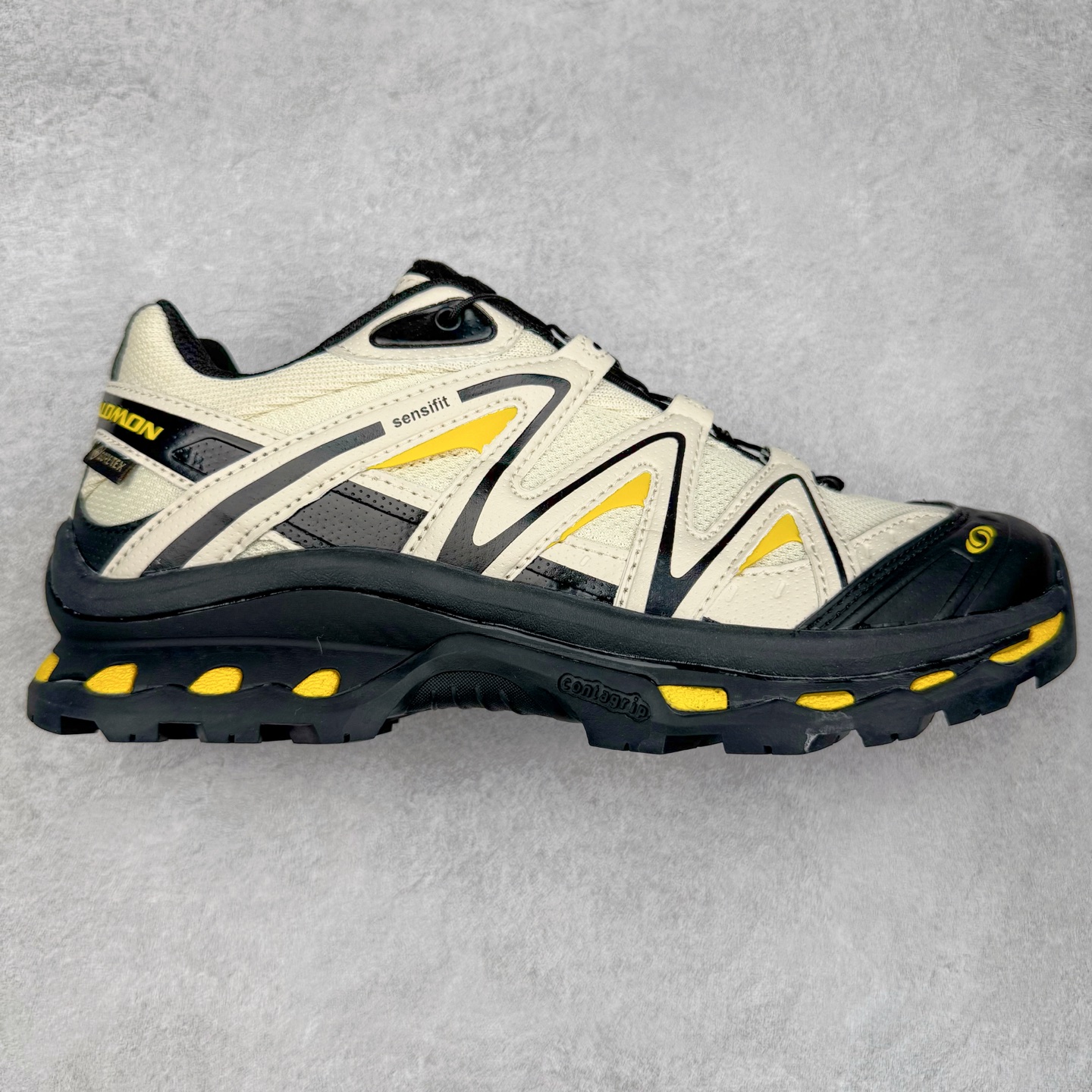 ＃福利特价️ Salomon XT-QUEST ADV 萨洛蒙潮流越野机能户外功能鞋 纯原外贸平台特供订单 耗时半年巨作 全套原纸板楦头开发 原厂特供网布配套加持 确保原汁原味 完美呈现版型 原档数据独家私模五层组合大底 男女鞋同步官方开发至46.5 原装Ortholite轻量化鞋垫 中底布带钢印编号 原厂TPU锁扣 进口港宝加持 后跟自然饱满 还原公司包裹性 基于 SALOMON 初代 XT 鞋身造型并搭载 4D ADVANCED CHASSIS™ 大底打造而成 为这款 XT-QUEST 带来了多项足部控制与保护等功能性 如在运动过程中控制左右晃动的过程而提高稳定性、改善长途越野过程中足中到足尖的过渡、提高感知岩石的精确度以抵抗尖锐物体对脚底的伤害以及采用动态缓冲来增强穿着舒适感 从而减轻疲劳感 使 XT-QUEST 成为一双舒适且安全的户外之履 尺码：36 36.5 37.5 38 38.5 39 40 40.5 41 42 42.5 43 44 44.5 45-选品中心