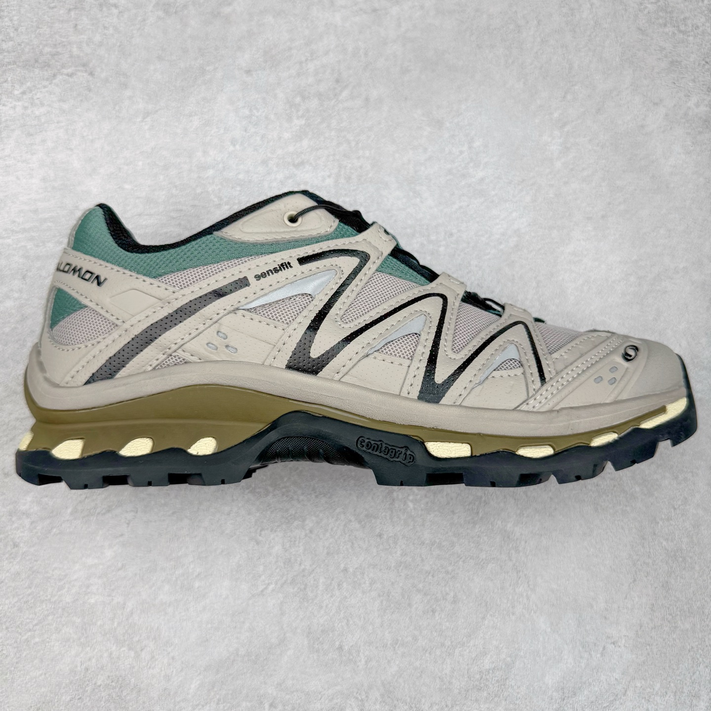 ＃福利特价️ Salomon XT-QUEST ADV 萨洛蒙潮流越野机能户外功能鞋 纯原外贸平台特供订单 耗时半年巨作 全套原纸板楦头开发 原厂特供网布配套加持 确保原汁原味 完美呈现版型 原档数据独家私模五层组合大底 男女鞋同步官方开发至46.5 原装Ortholite轻量化鞋垫 中底布带钢印编号 原厂TPU锁扣 进口港宝加持 后跟自然饱满 还原公司包裹性 基于 SALOMON 初代 XT 鞋身造型并搭载 4D ADVANCED CHASSIS™ 大底打造而成 为这款 XT-QUEST 带来了多项足部控制与保护等功能性 如在运动过程中控制左右晃动的过程而提高稳定性、改善长途越野过程中足中到足尖的过渡、提高感知岩石的精确度以抵抗尖锐物体对脚底的伤害以及采用动态缓冲来增强穿着舒适感 从而减轻疲劳感 使 XT-QUEST 成为一双舒适且安全的户外之履 尺码：36 36.5 37.5 38 38.5 39 40 40.5 41 42 42.5 43 44 44.5 45-选品中心