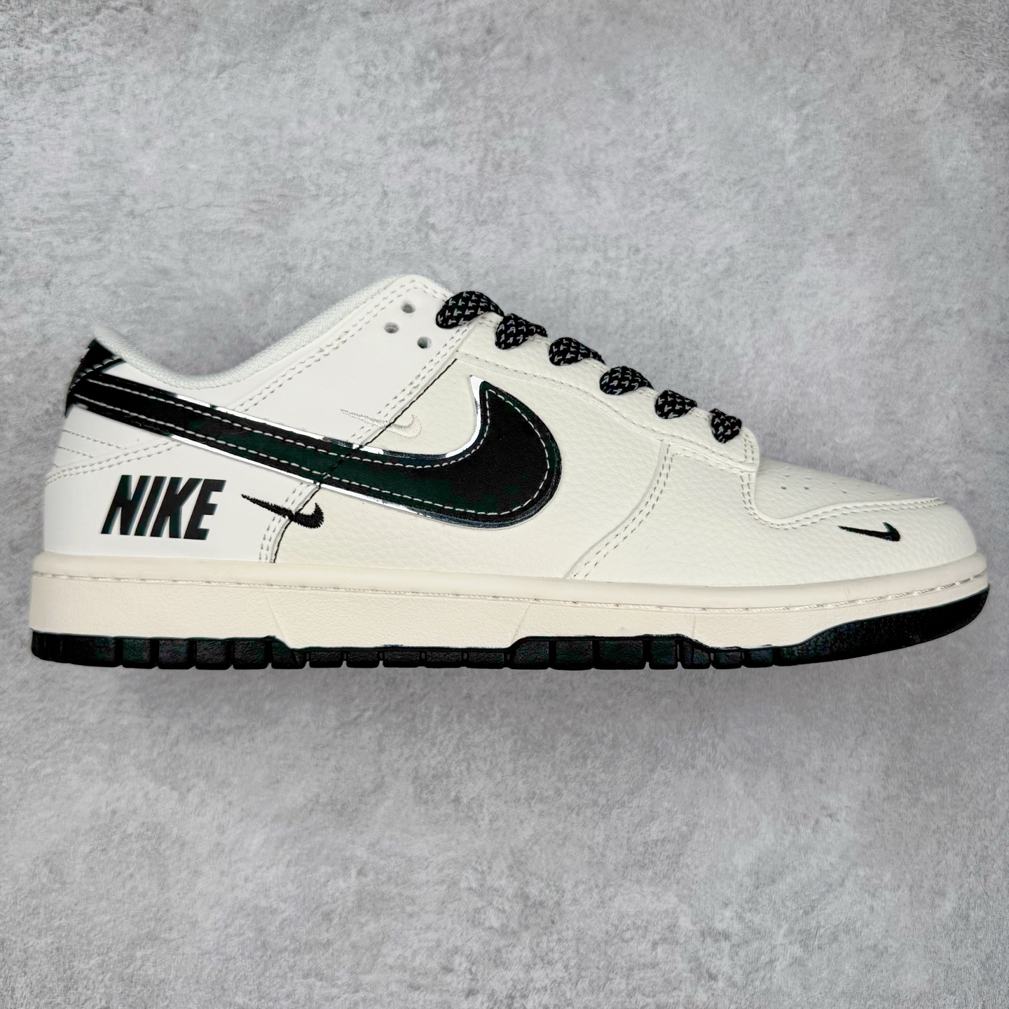 NK Dunk Low 定制配色 SJ1089-002 大厂出品 极力推荐 原装头层材料 独家版型蒸餾加工帶來的是更好的视觉和脚感体验大厂纯原品质出货 清洁度 电绣工艺 皮料切割干净无任何毛边 细节完美 实拍调校N版已经零色差零失真 百分百还原实物色彩所见即所得 不存在货不对板色差等低级问题 选购参考实物拍摄 不混卖不参货 只用心做好货严格选品 承诺混一赔十 尺码：36 36.5 37.5 38 38.5 39 40 40.5 41 42 42.5 43 44 44.5 45-选品中心