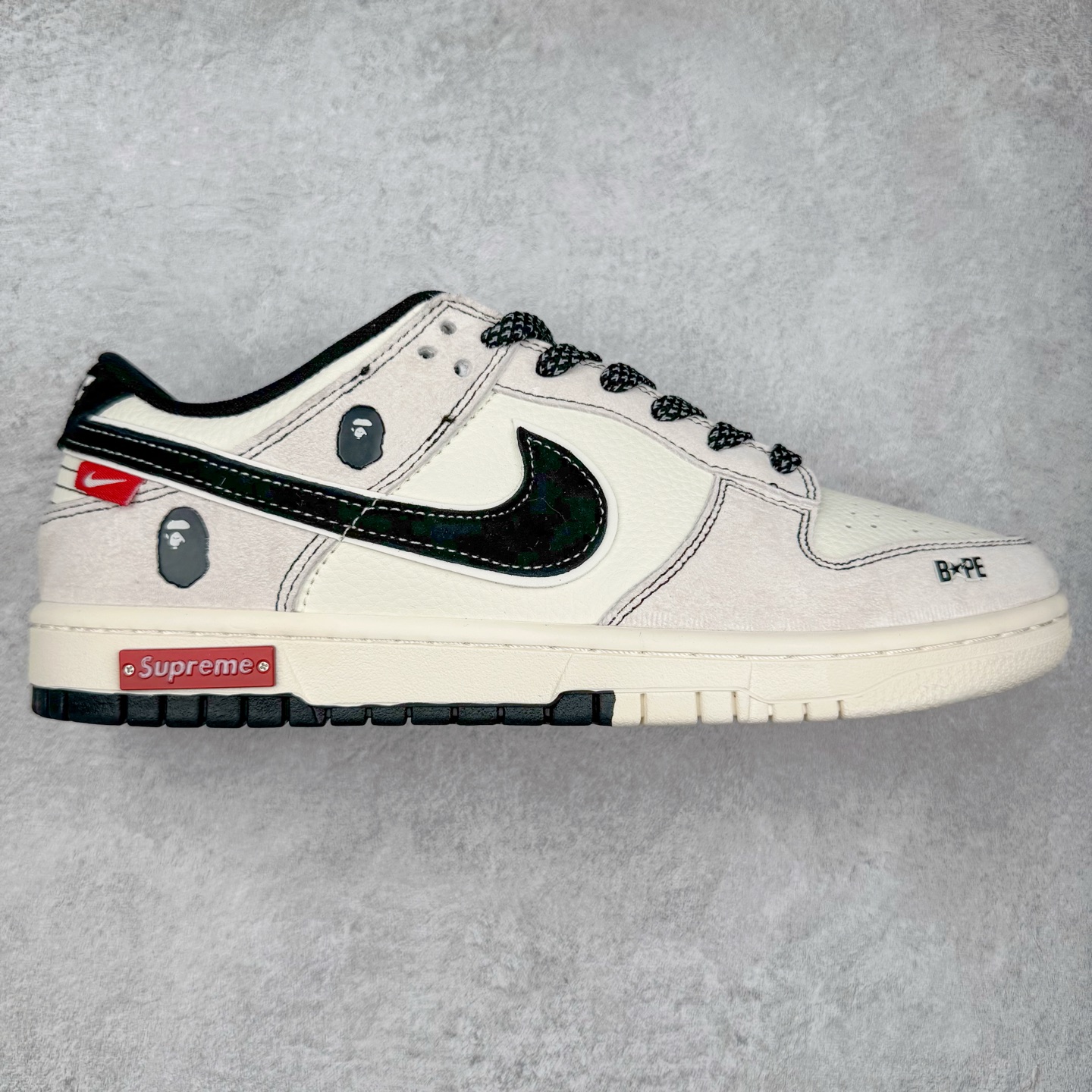 NK Dunk Low 定制配色 MM1089-017 大厂出品 极力推荐 原装头层材料 独家版型蒸餾加工帶來的是更好的视觉和脚感体验大厂纯原品质出货 清洁度 电绣工艺 皮料切割干净无任何毛边 细节完美 实拍调校N版已经零色差零失真 百分百还原实物色彩所见即所得 不存在货不对板色差等低级问题 选购参考实物拍摄 不混卖不参货 只用心做好货严格选品 承诺混一赔十 尺码：36 36.5 37.5 38 38.5 39 40 40.5 41 42 42.5 43 44 44.5 45-选品中心