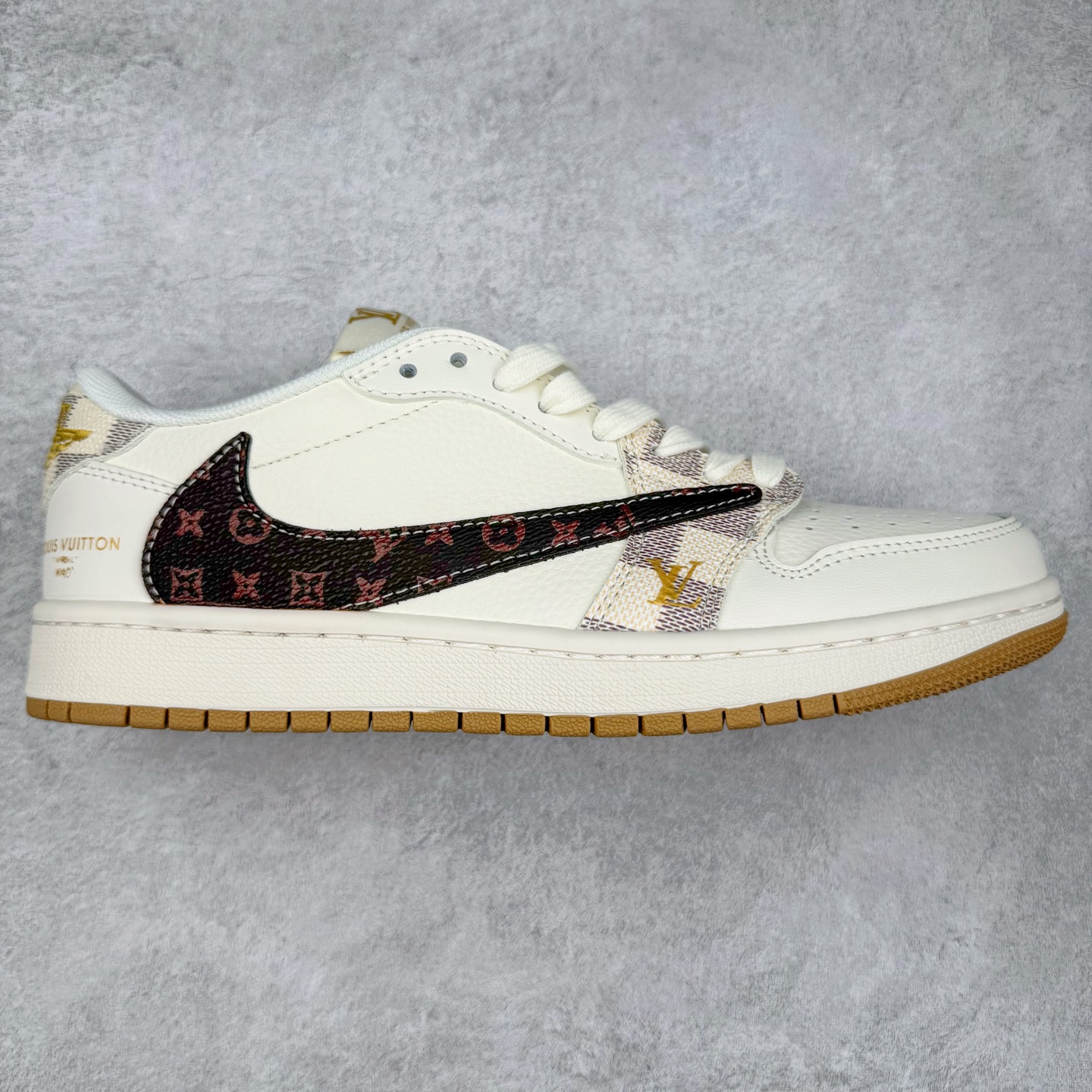 TS x Air Jordan AJ1 Low 倒钩低帮联名定制配色 XS7089-617 原厂内置气垫魔块 A模大底 头层小牛皮 鞋舌AJ原厂专用牛津布+AJ专用反口珍珠布+原厂无杂质高弹内里海棉+特殊封边弹力鞋带 实拍调校N版已经零色差零失真 百分百还原实物色彩所见即所得 不存在货不对板色差等低级问题 选购参考实物拍摄 不混卖不参货 只用心做好货严格选品 承诺混一赔十 尺码：36 36.5 37.5 38 38.5 39 40 40.5 41 42 42.5 43 44 44.5 45-选品中心