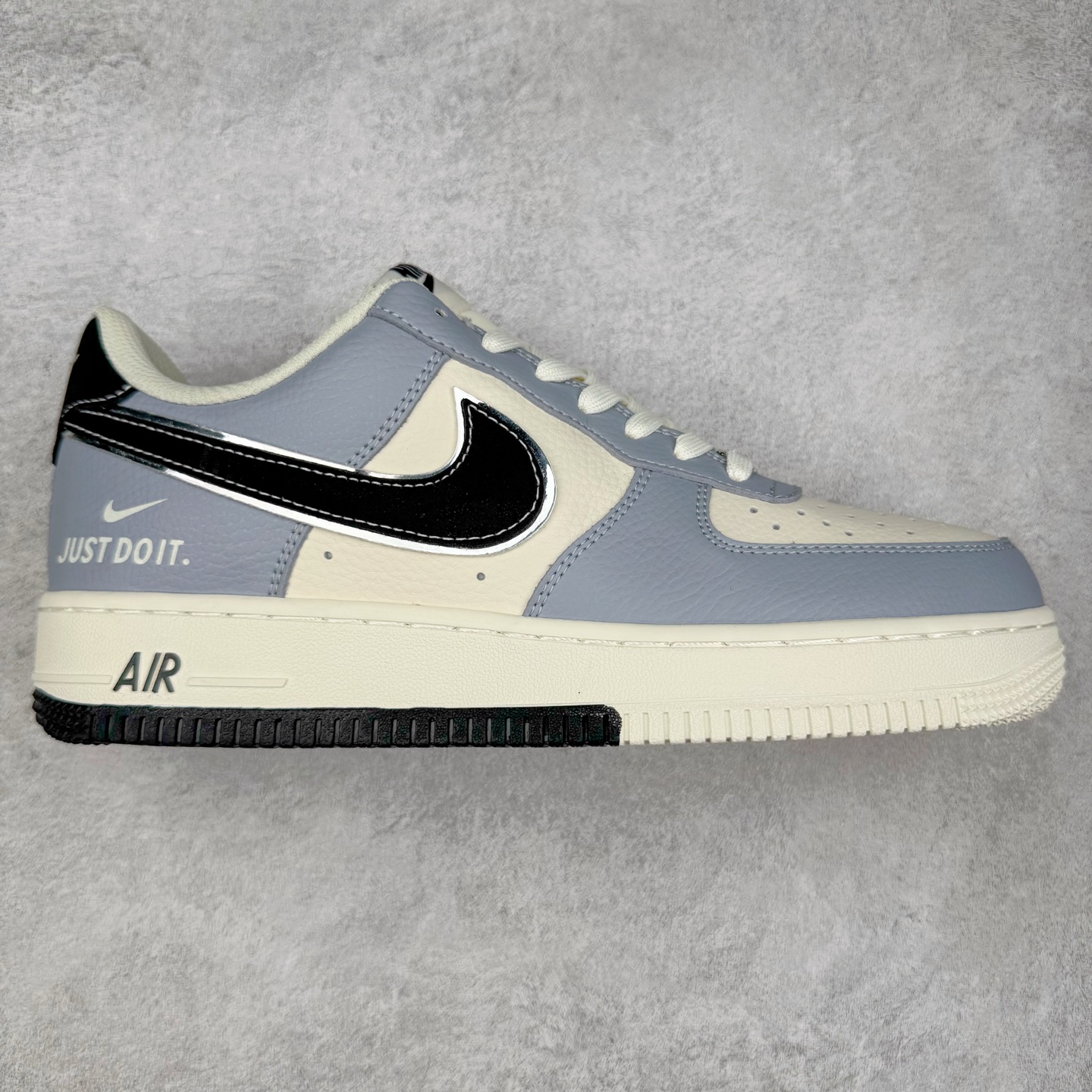 NK Air Force 1´07 Low 空军一号低帮百搭休闲运动板鞋 CS5288-023 柔软、弹性十足的缓震性能和出色的中底设计 横跨复古与现代的外型结合 造就出风靡全球 三十多年的Force 1 直到今天还深受青睐 实拍调校N版已经零色差零失真 百分百还原实物色彩所见即所得 不存在货不对板色差等低级问题 选购参考实物拍摄 不混卖不参货 只用心做好货严格选品 承诺混一赔十 尺码：36 36.5 37.5 38 38.5 39 40 40.5 41 42 42.5 43 44 44.5 45-选品中心