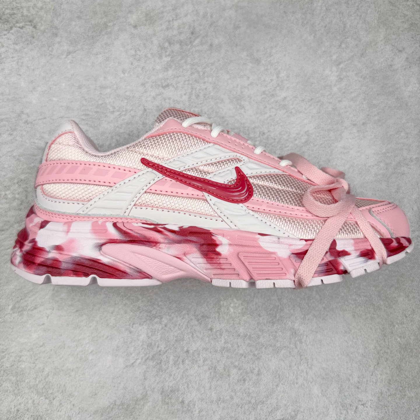 NK Initiator 创始者系列复古老爹鞋运动舒适复古网布合成革减震防滑耐磨低帮休闲跑步鞋 Ins爆火全新韩系古着风 回味经典 采用透气网眼鞋面和支撑覆盖层 自然运动设计的Phlyon中底用于缓冲 BRS 1000碳橡胶外底具有轻质柔韧性 牵引力和耐用性 尺码:36 36.5 37.5 38 38.5 39 40 40.5 41 42 42.5 43 44 45-选品中心