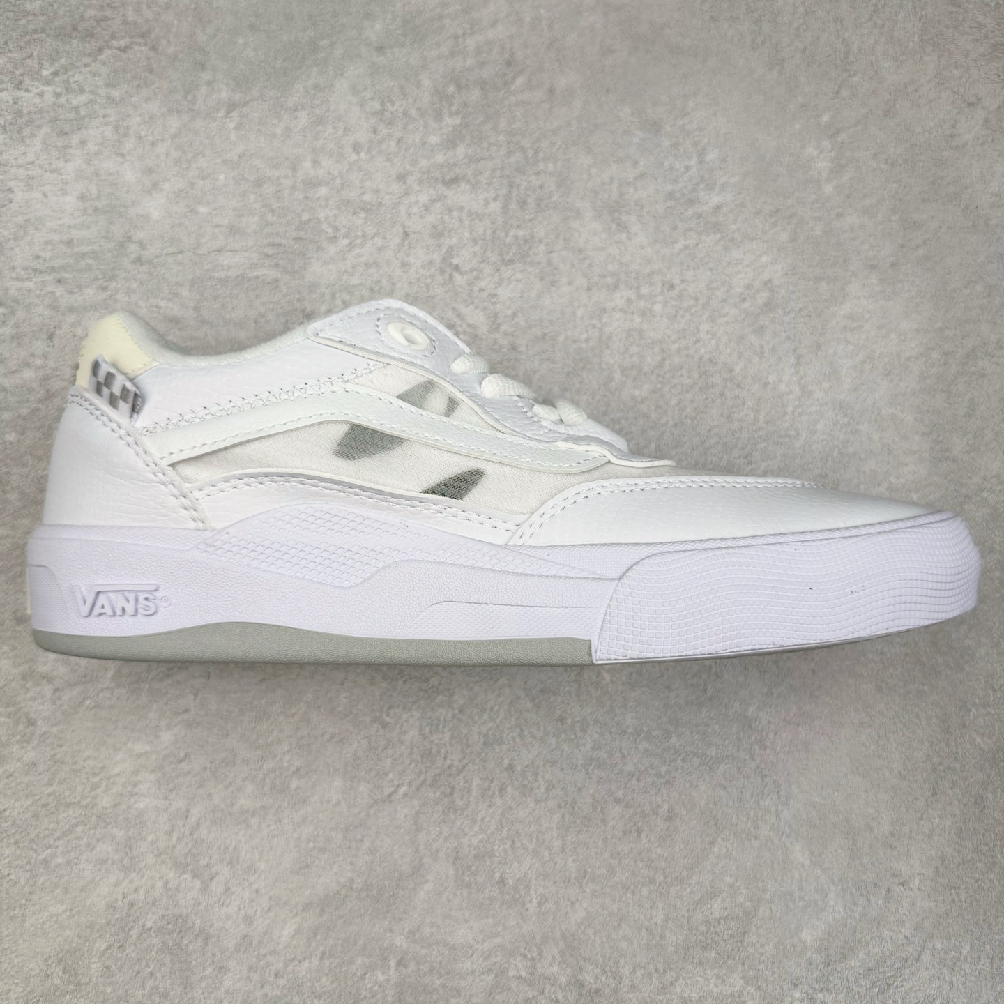 Vans Wayvee Skate 范斯官方 防滑耐磨减震滑板鞋 Wayvee是Vans Park Series世界冠军Brighton Zeuner的个人签名鞋Brighton的灵感与创造力让这双Vans Wayvee焕然新生 充满着活力与希望的配色 货号:VN0A5JIABMX1 尺码:36 36.5 37 38 38.5 39 40 40.5 41 42 42.5 43 44-选品中心