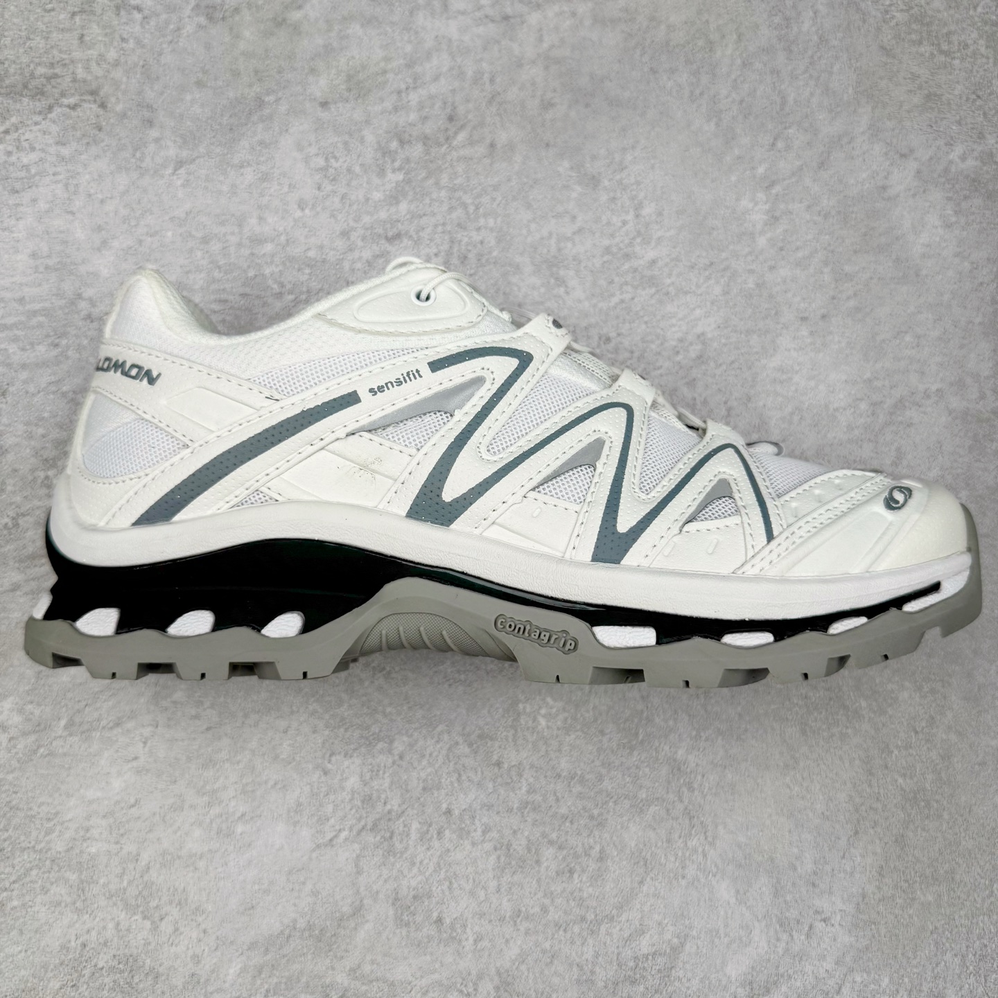 ＃福利特价️ Salomon XT-QUEST ADV 萨洛蒙潮流越野机能户外功能鞋 纯原外贸平台特供订单 耗时半年巨作 全套原纸板楦头开发 原厂特供网布配套加持 确保原汁原味 完美呈现版型 原档数据独家私模五层组合大底 男女鞋同步官方开发至46.5 原装Ortholite轻量化鞋垫 中底布带钢印编号 原厂TPU锁扣 进口港宝加持 后跟自然饱满 还原公司包裹性 基于 SALOMON 初代 XT 鞋身造型并搭载 4D ADVANCED CHASSIS™ 大底打造而成 为这款 XT-QUEST 带来了多项足部控制与保护等功能性 如在运动过程中控制左右晃动的过程而提高稳定性、改善长途越野过程中足中到足尖的过渡、提高感知岩石的精确度以抵抗尖锐物体对脚底的伤害以及采用动态缓冲来增强穿着舒适感 从而减轻疲劳感 使 XT-QUEST 成为一双舒适且安全的户外之履 尺码：36 36.5 37.5 38 38.5 39 40 40.5 41 42 42.5 43 44 44.5 45-选品中心